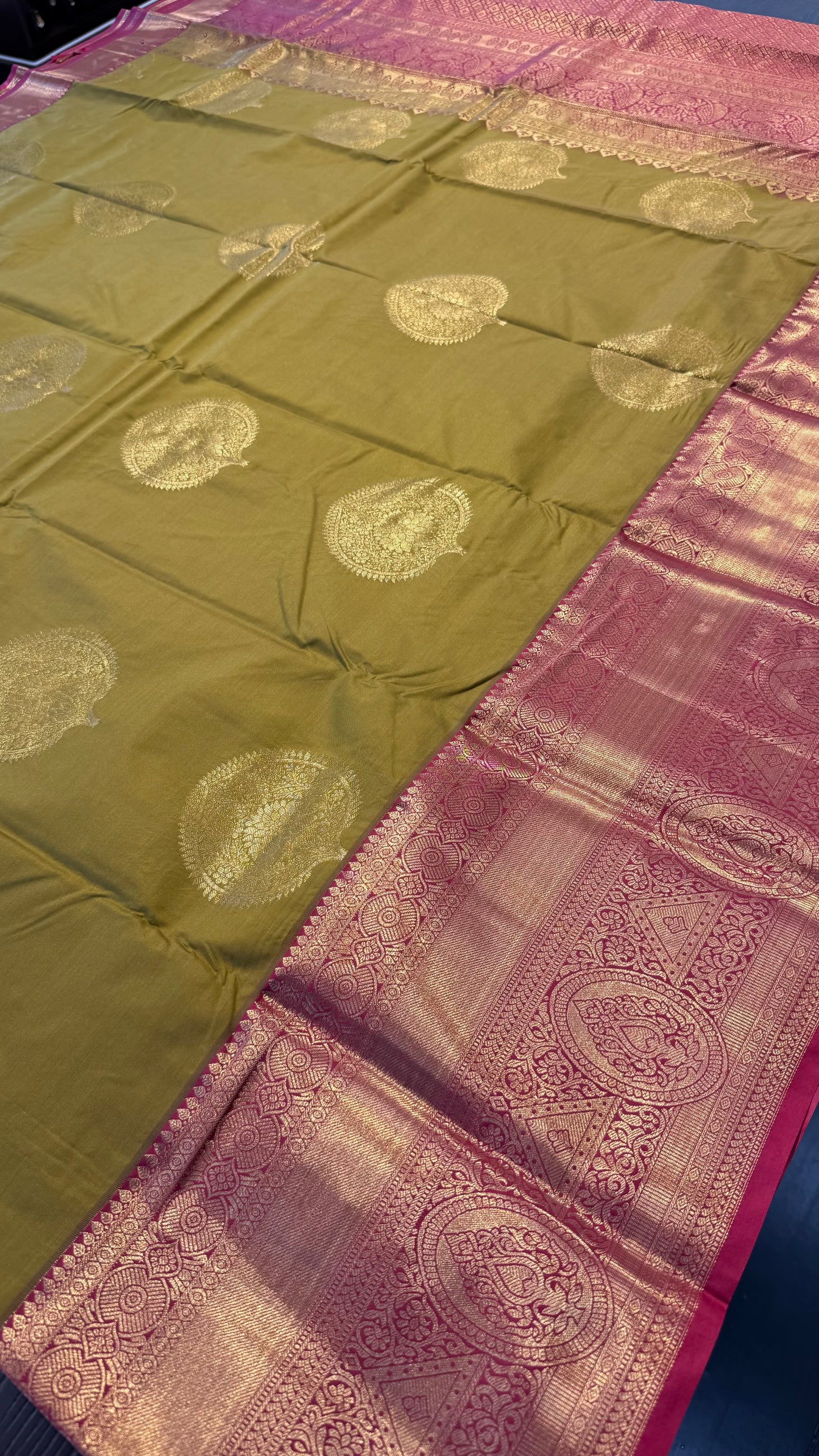 OLIVE WITH CONTRAST RED SILK KANICHIPURAM SILK SAREE (SSKS44)