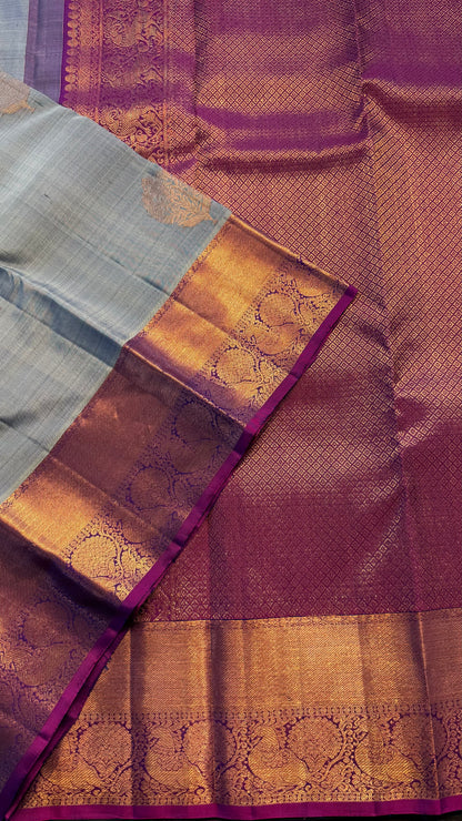 TAUPE GREY WITH CONTRAST PURPLE GOLD ZARI HANDLOOM KANICHIPURAM SILK SAREE (KSS329)