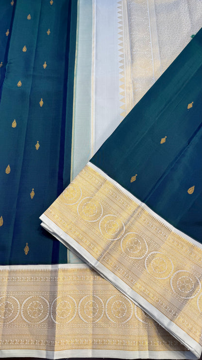 PEACOCK GREEN WITH CONTRAST WHITE GOLD ZARI HANDLOOM KANCHIPURAM SILK SAREE (KSS292)