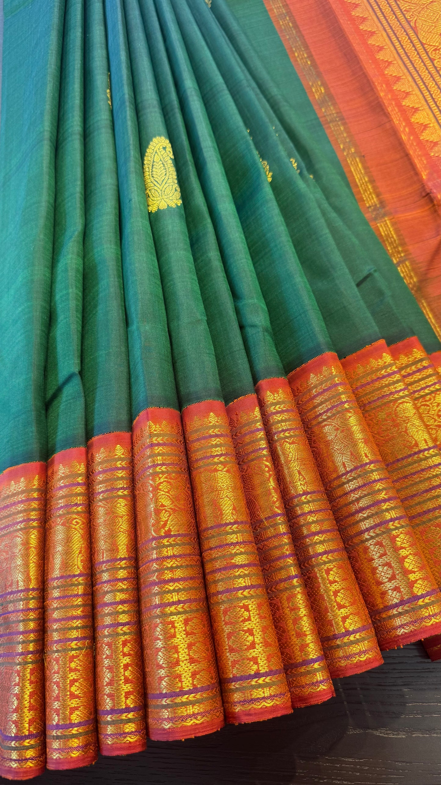 BOTTLE GREEN WITH CONTRAST KANAKABARAM GOLD ZARI HANDLOOM KANICHIPURAM SILK SAREE (KSS476)