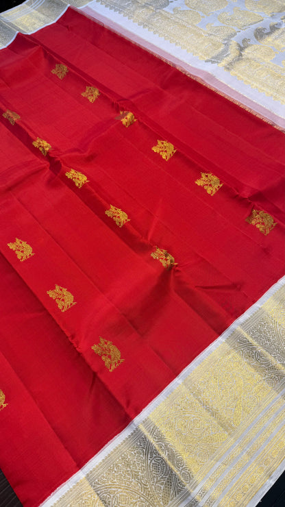 CHILI RED WITH CONTRAST WHITE GOLD ZARI HANDLOOM KANICHIPURAM SILK SAREE (KSS287)