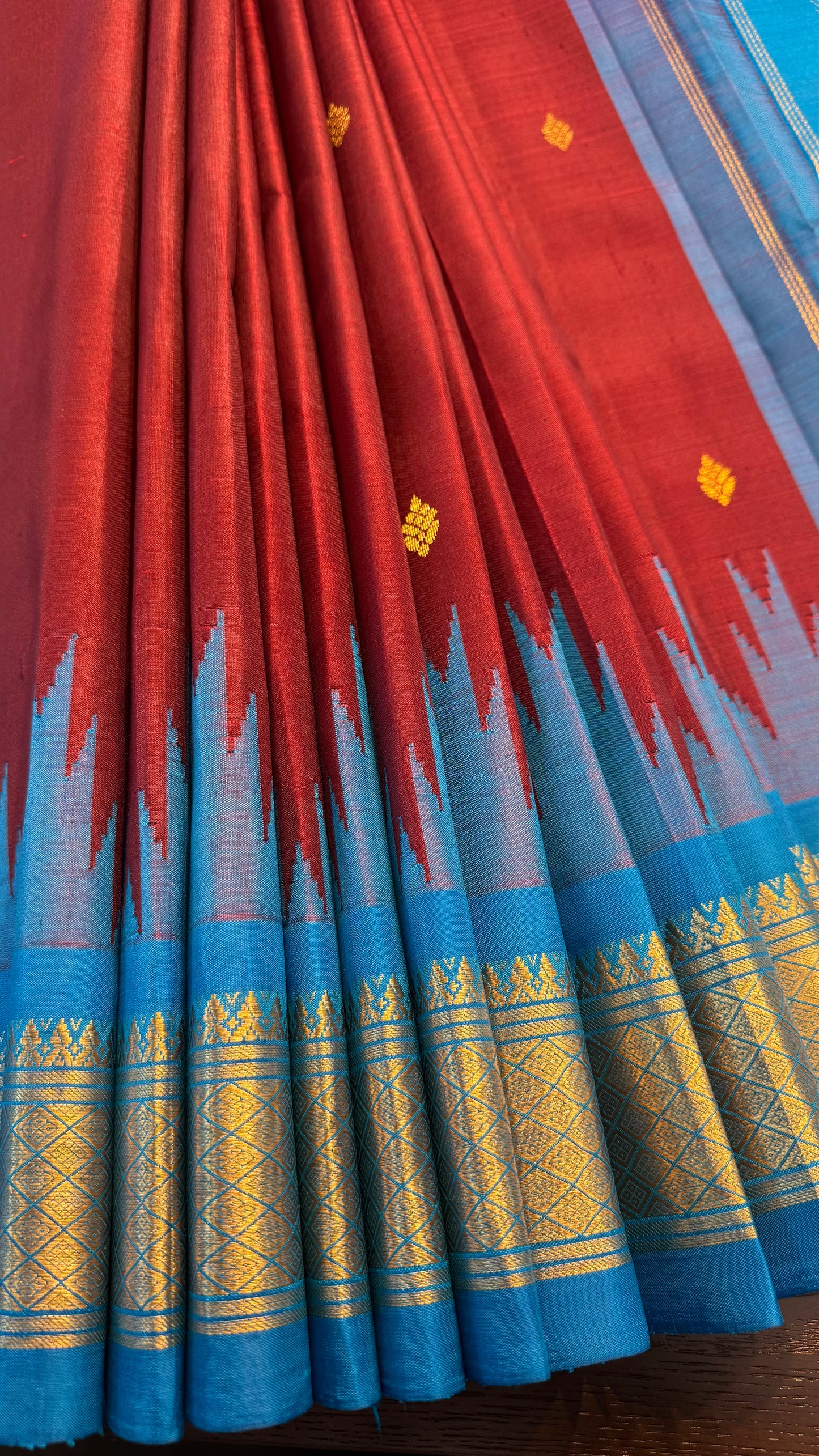 MAROON WITH CONTRAST BLUE PURE HANDLOOM KANCHIPURAM SINGLE SIDE BORDER SILK SAREE (KSSB30)