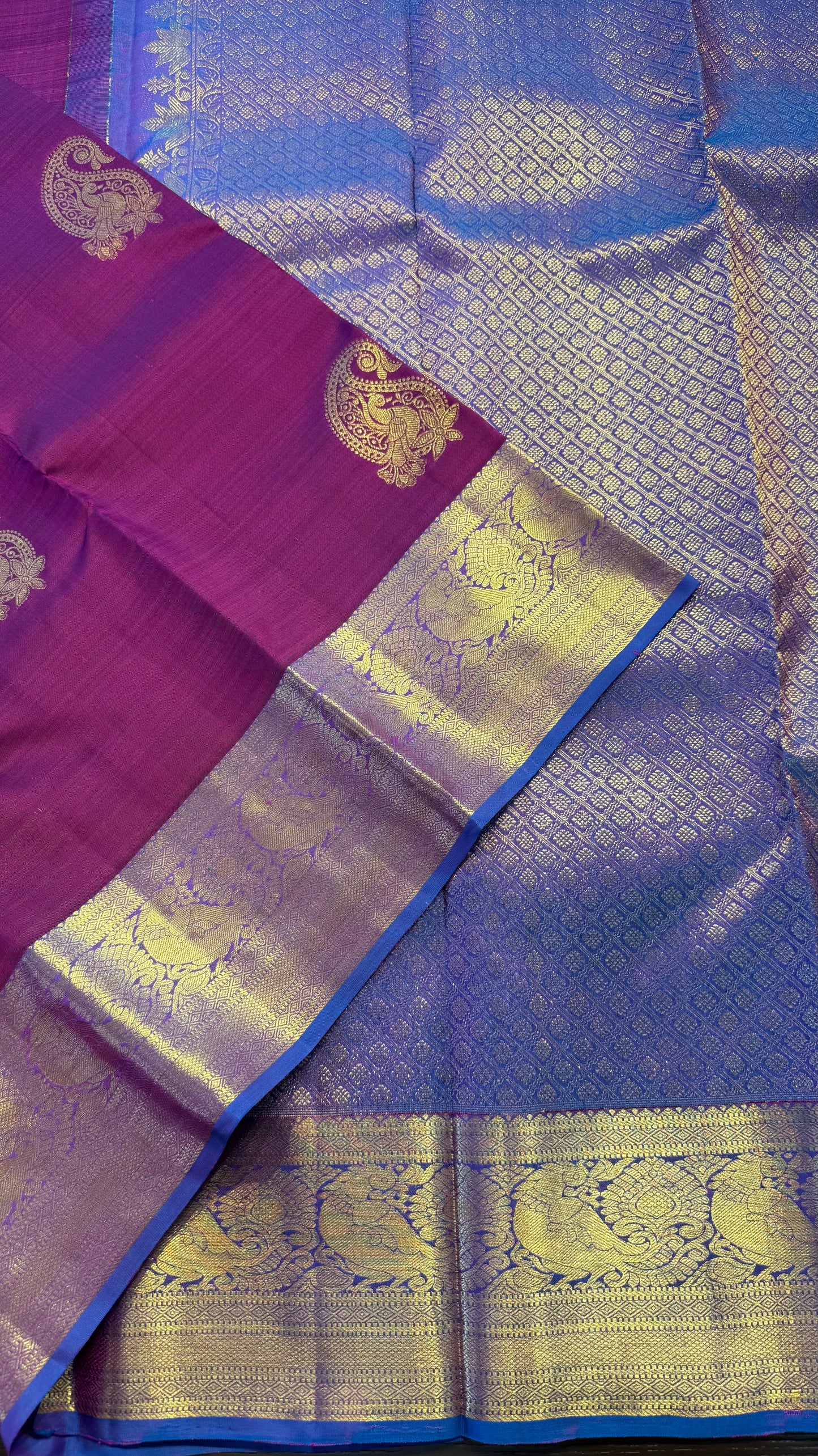 GRAPE PURPLE WITH CONTRAST DUAL TONE BLUE GOLD ZARI HANDLOOM KANCHIPURAM SILK SAREE (KSS340)