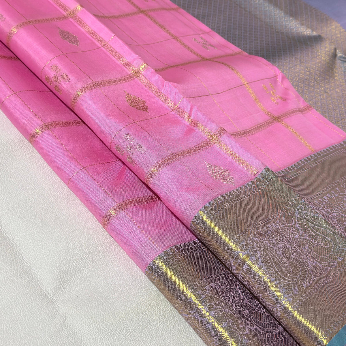 LIGHT ROSE PINK & DUAL TONE BLUE CHECKERED GOLD ZARI PURE KANCHIPURAM HANDLOOM SILK SAREE KSC 04