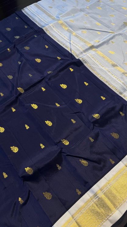 NAVY BLUE WITH CONTRAST GOLD PURE HANDLOOM KANCHIPURAM SINGLE SIDE BORDER SILK SAREE (KSSB20)