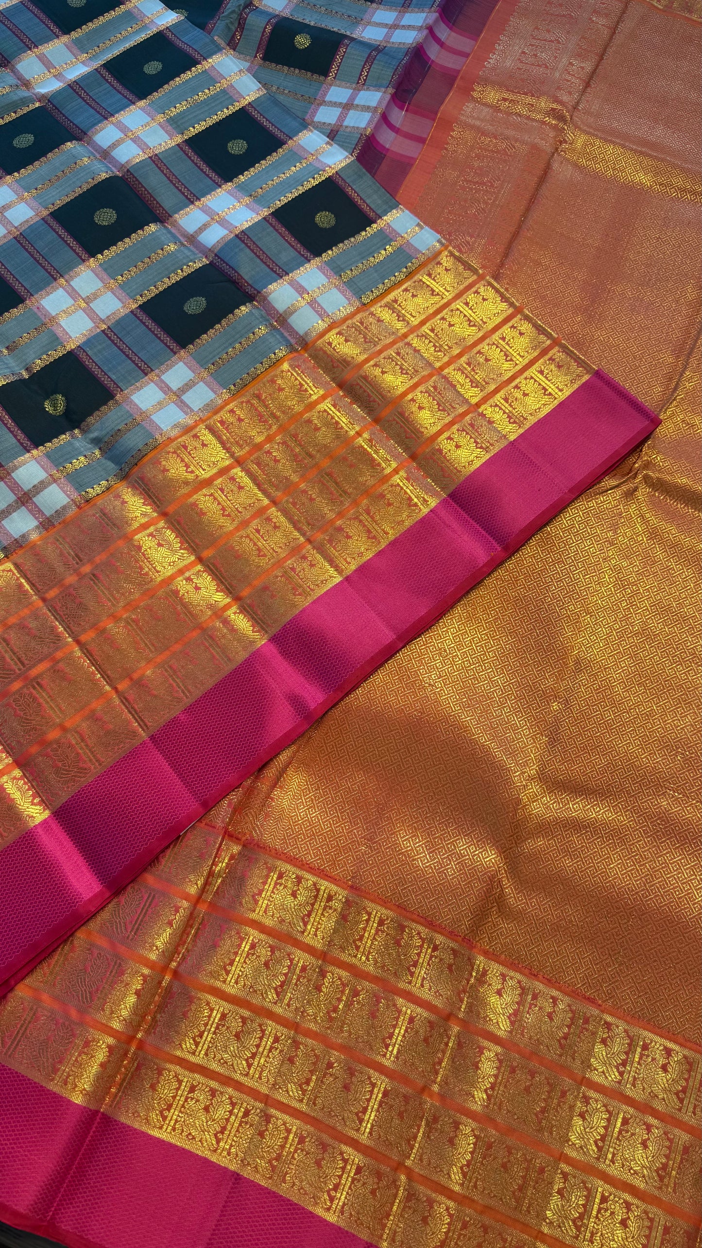 BLACK AND WHITE CHECKED WITH CONTRAST KANAKAMBARAM PINK GOLD ZARI HANDLOOM KANICHIPURAM SILK SAREE (KSS281)