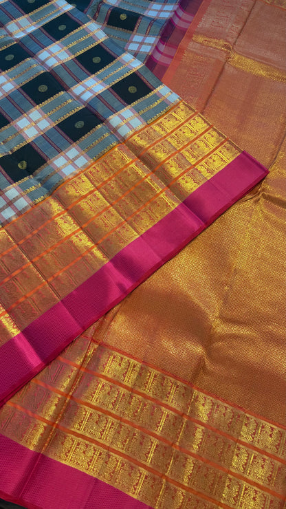 BLACK AND WHITE CHECKED WITH CONTRAST KANAKAMBARAM PINK GOLD ZARI HANDLOOM KANICHIPURAM SILK SAREE (KSS281)
