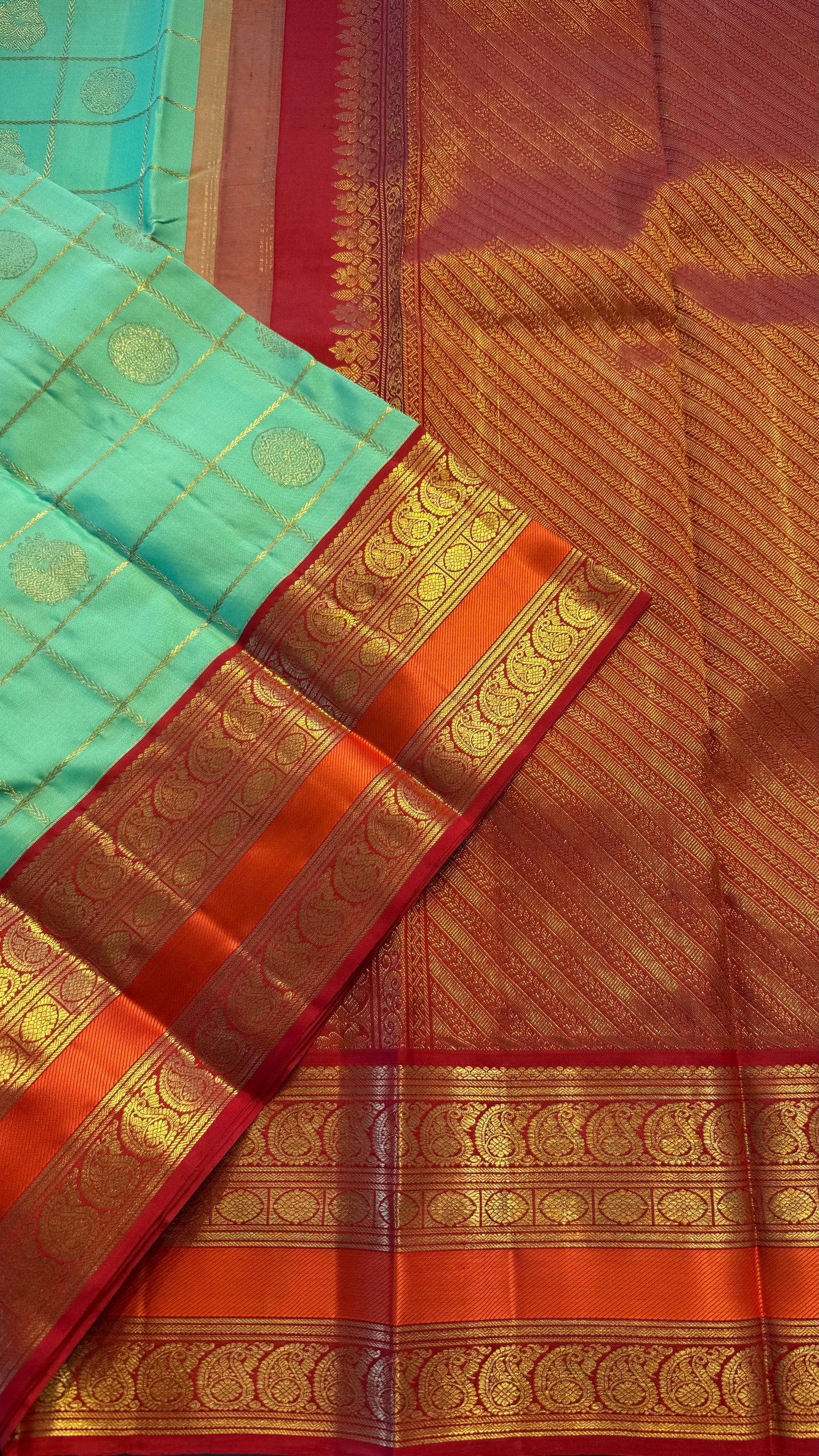 PISTACHIO GREEN CHECKED WITH CONTRAST DEEP RED GOLD ZARI HANDLOOM KANCHIPURAM SILK SAREE (KSS304)