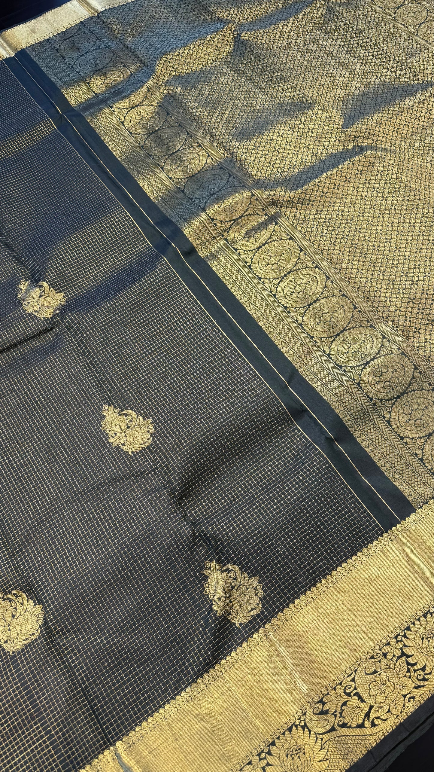 GREEN CHECKED GOLD ZARI HANDLOOM KANICHIPURAM SILK SAREE (KSS421)