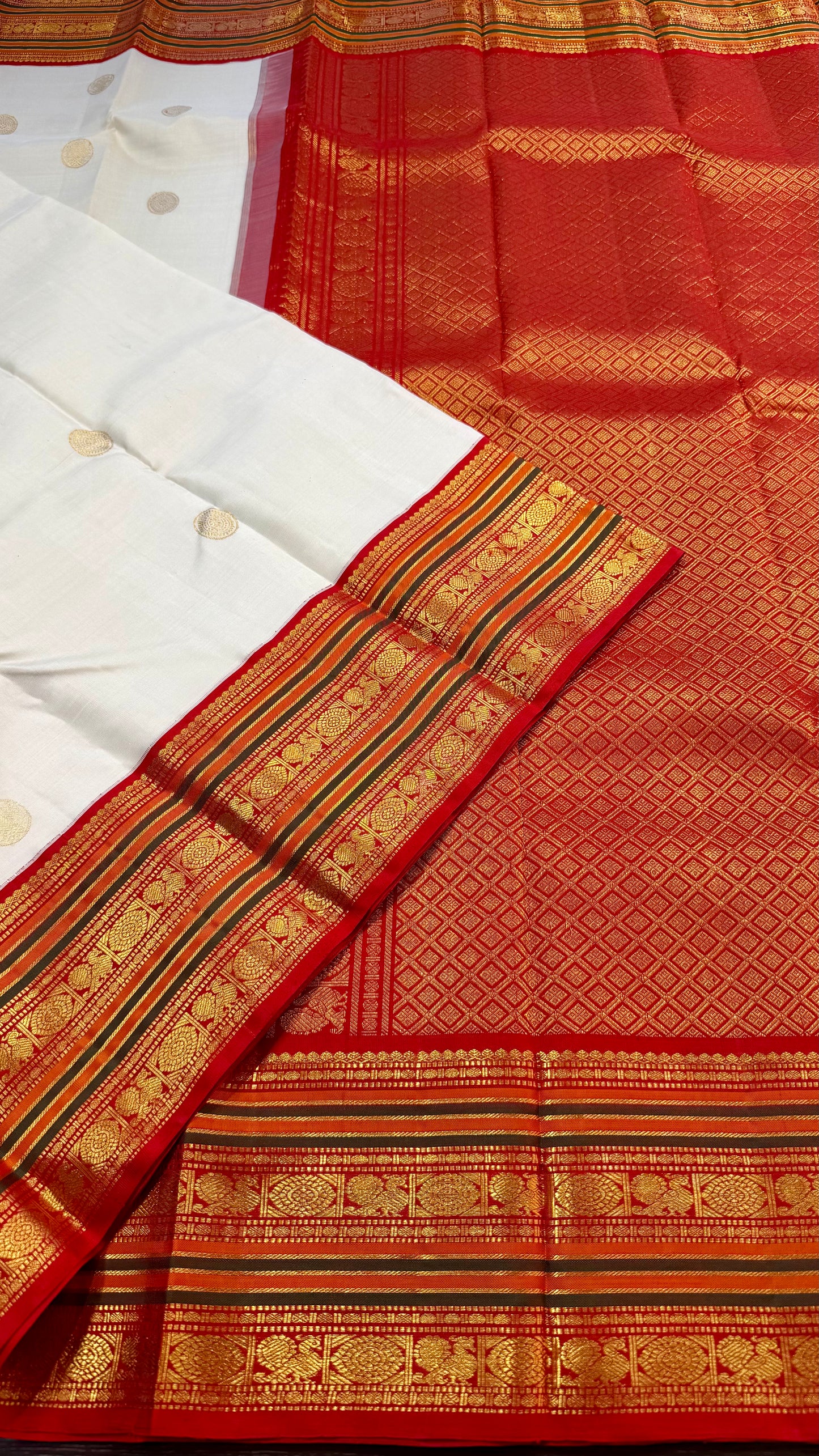 CLASSIC WHITE & RED PURE KANCHIPURAM HANDLOOM SILK SAREE (KSS701)