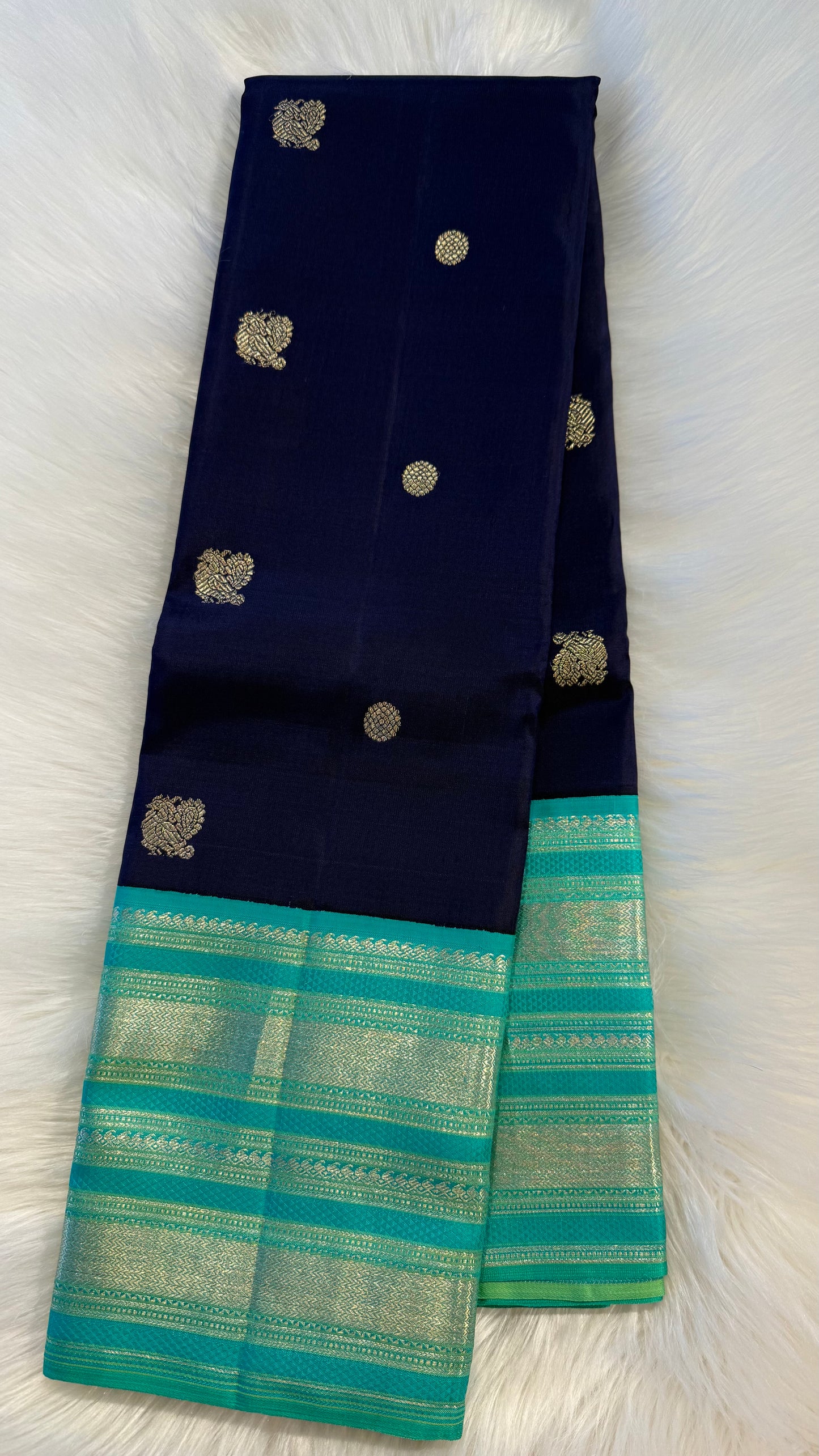 NAVY BLUE WITH CONTRAST BRIGHT TEAL BORDER HANDLOOM KANCHIPURAM SILK SAREE (KSS447)