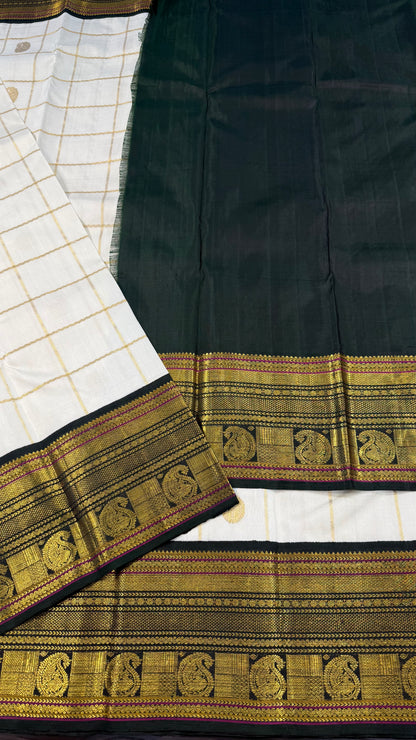 OFF WHITE CHECKED WITH CONTRAST GREEN GOLD ZARI HANDLOOM KANCHIPURAM SILK SAREE (KSS471)