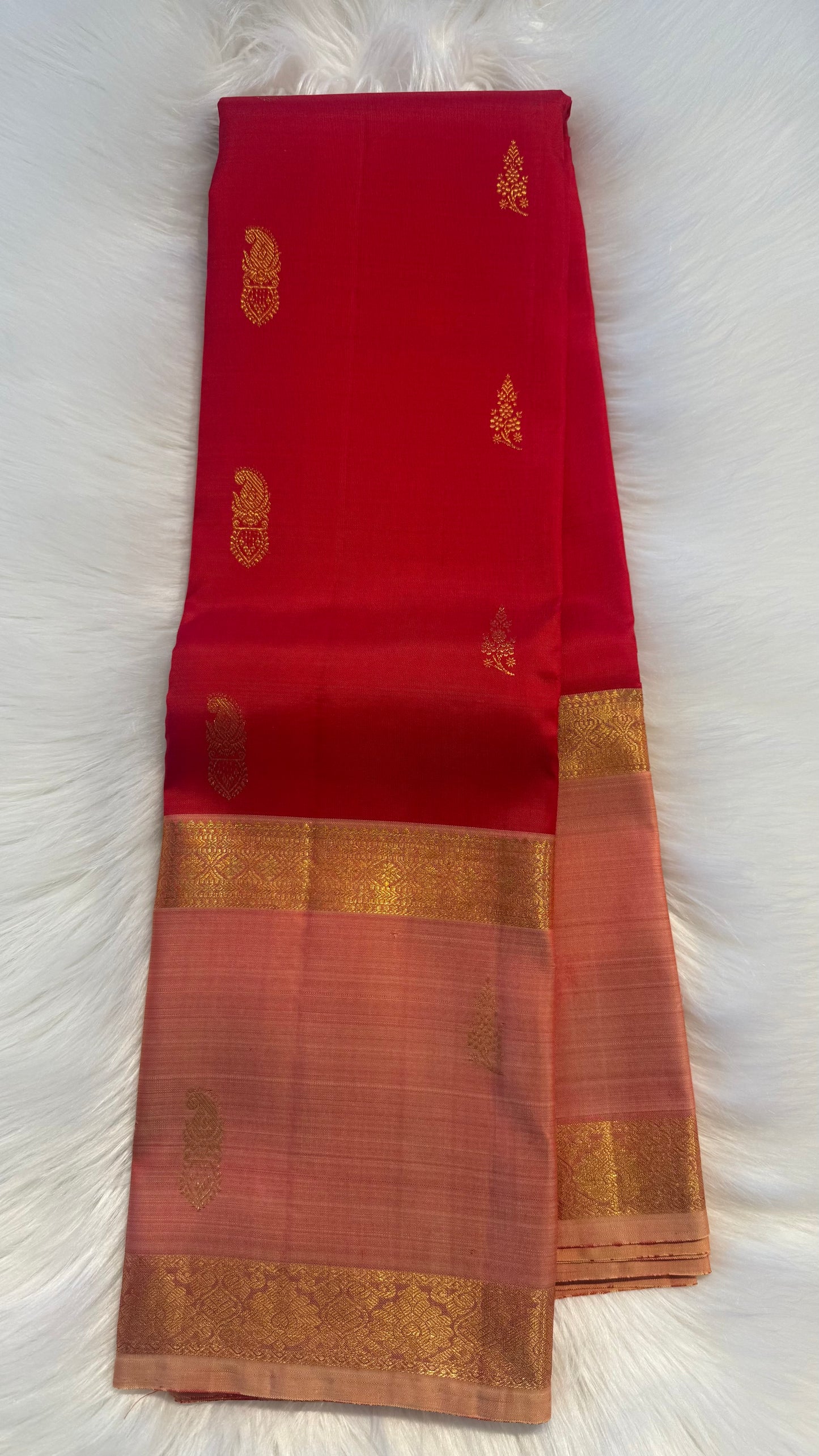 CHILI RED WITH CONTRAST PASTEL CORAL GOLD ZARI HANDLOOM KANCHIPURAM SILK SAREE (KSS417)