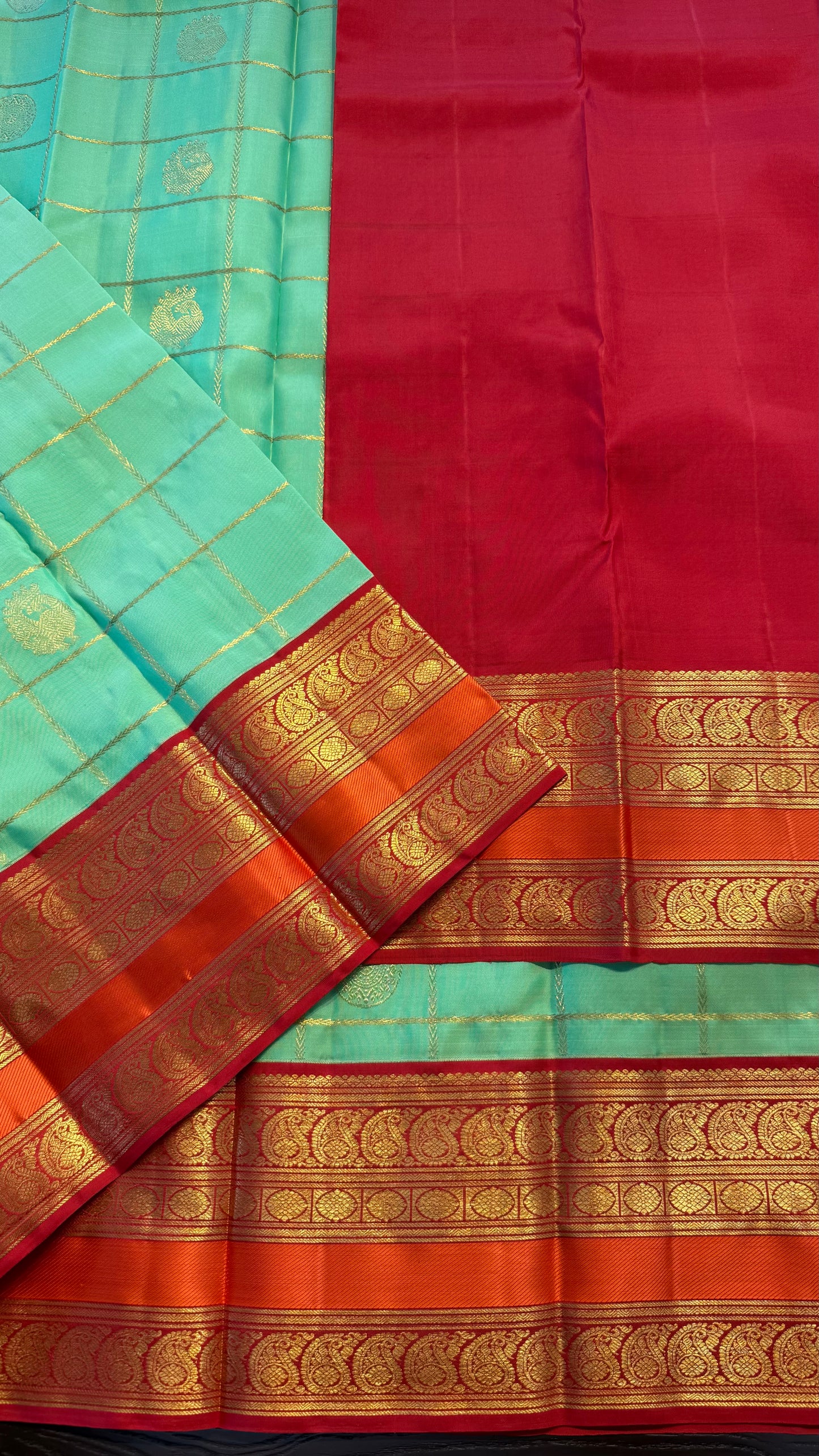 PISTACHIO GREEN CHECKED WITH CONTRAST DEEP RED GOLD ZARI HANDLOOM KANCHIPURAM SILK SAREE (KSS304)