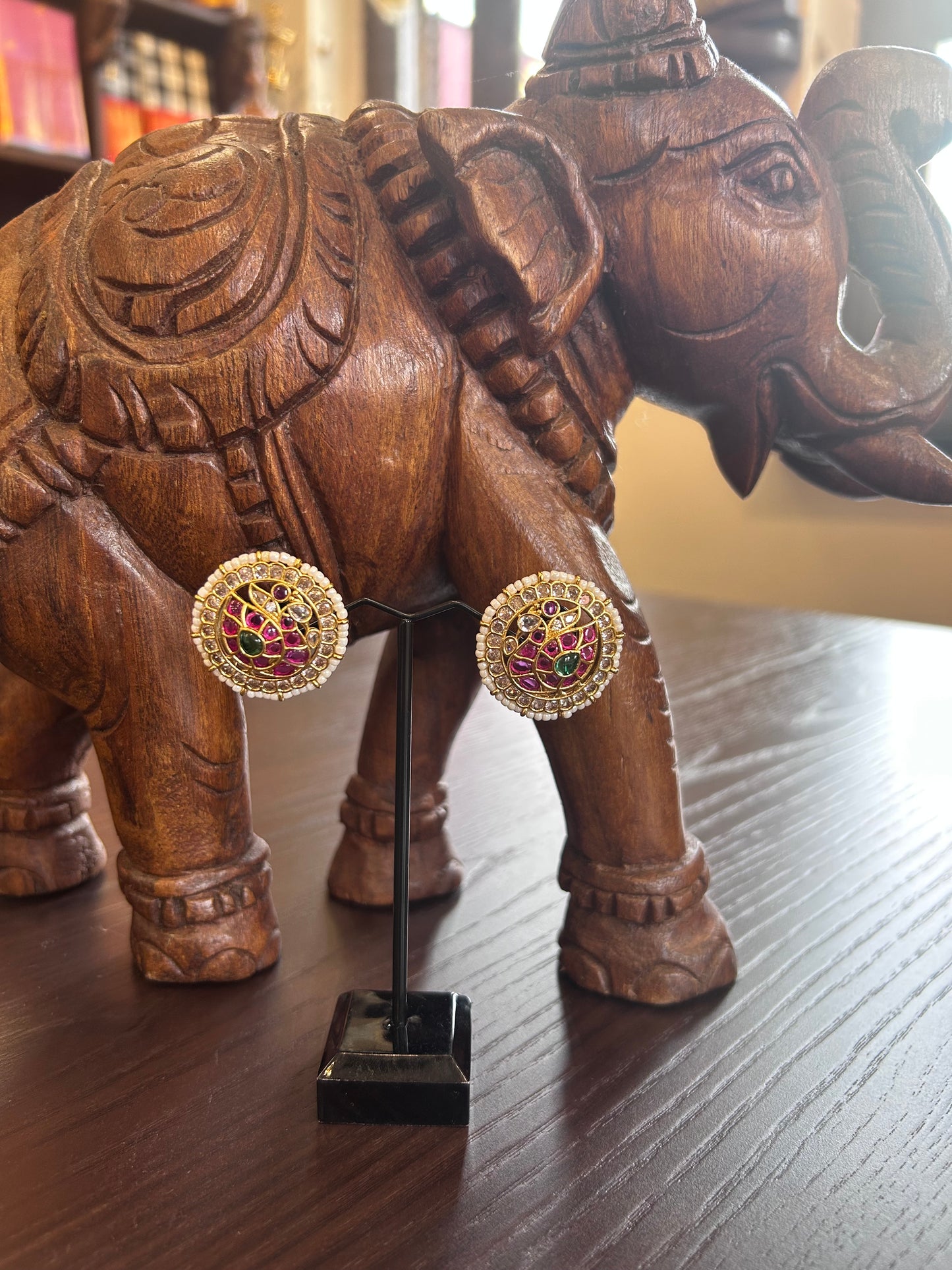 Round Swan Kundan Stud