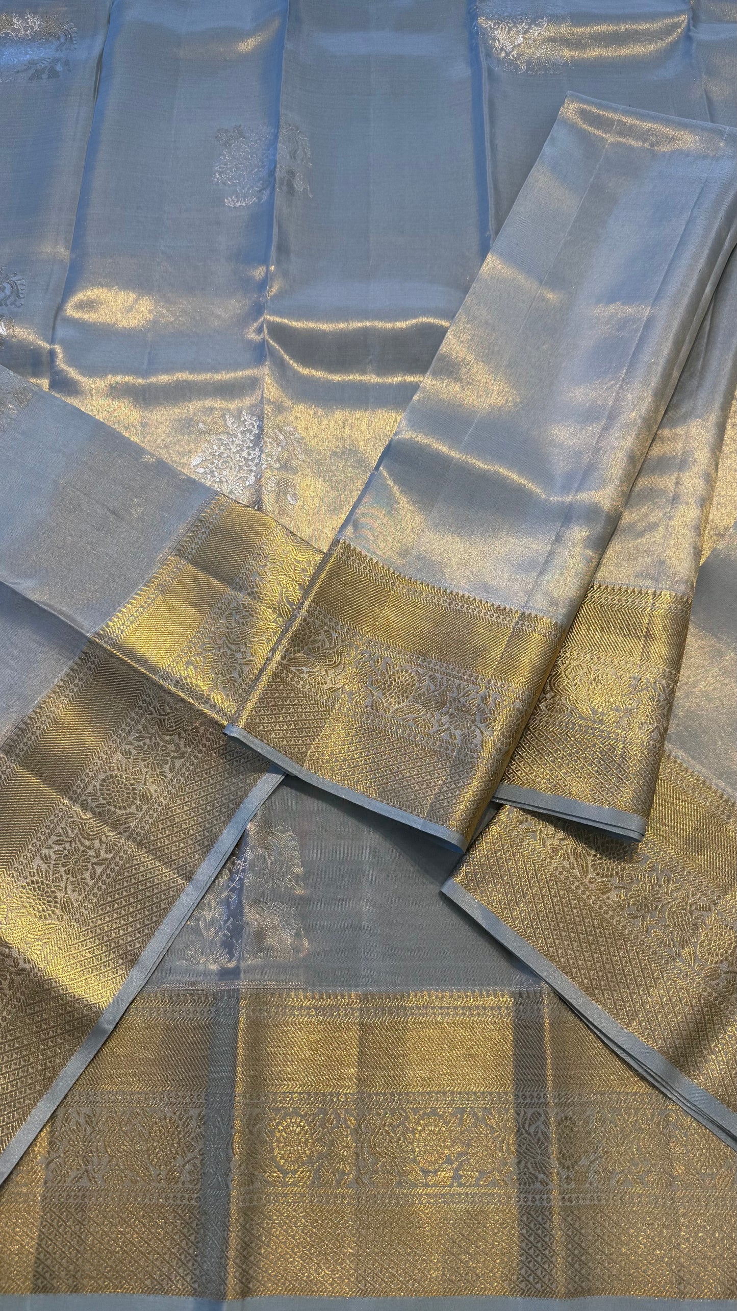 PISTACHIO GREEN GOLD ZARI HANDLOOM KANICHIPURAM SILK SAREE (KSS215)