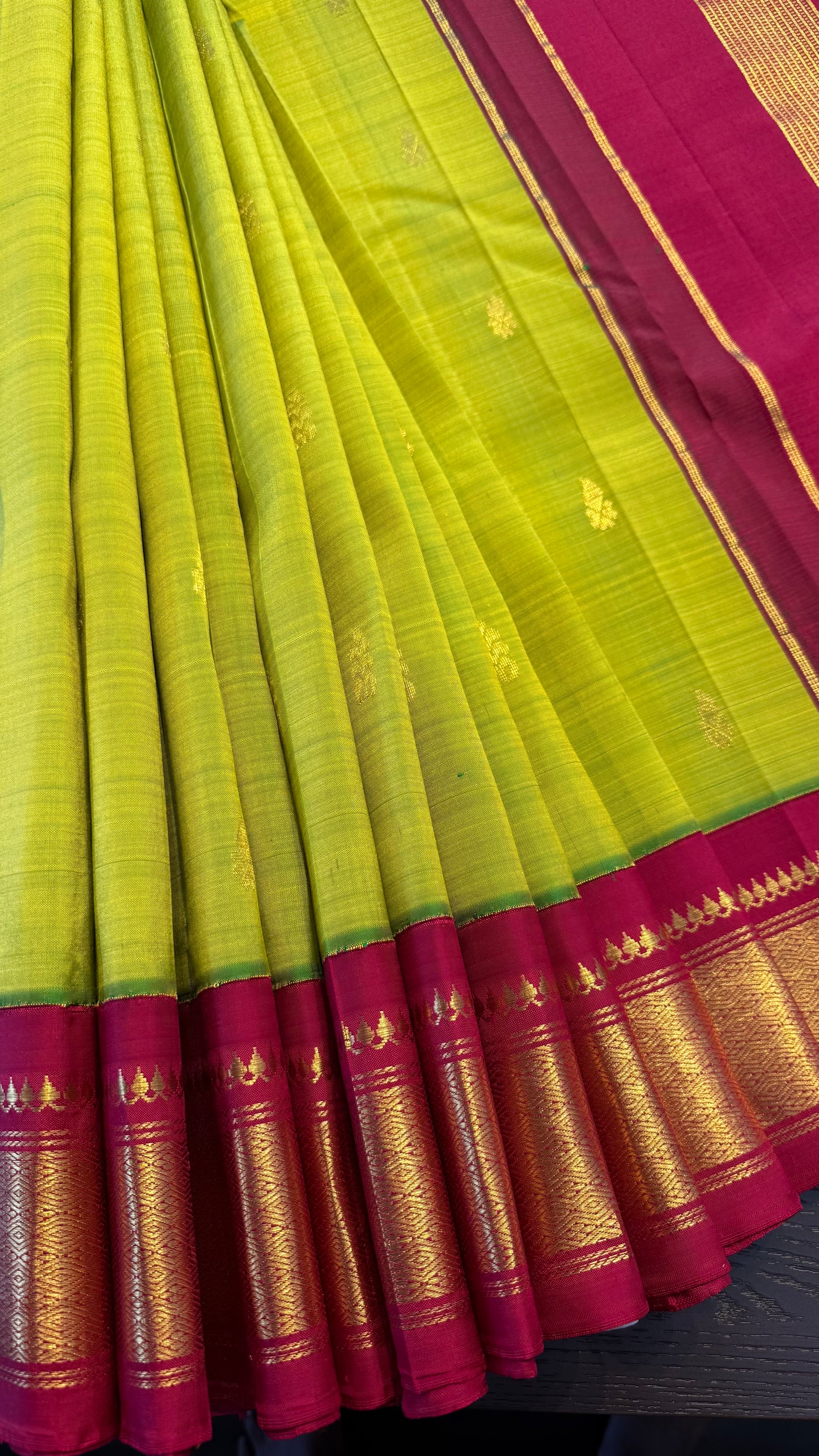 PARROT GREEN WITH CONTRAST RED PURE HANDLOOM KANCHIPURAM SINGLE SIDE BORDER SILK SAREE (KSSB14)