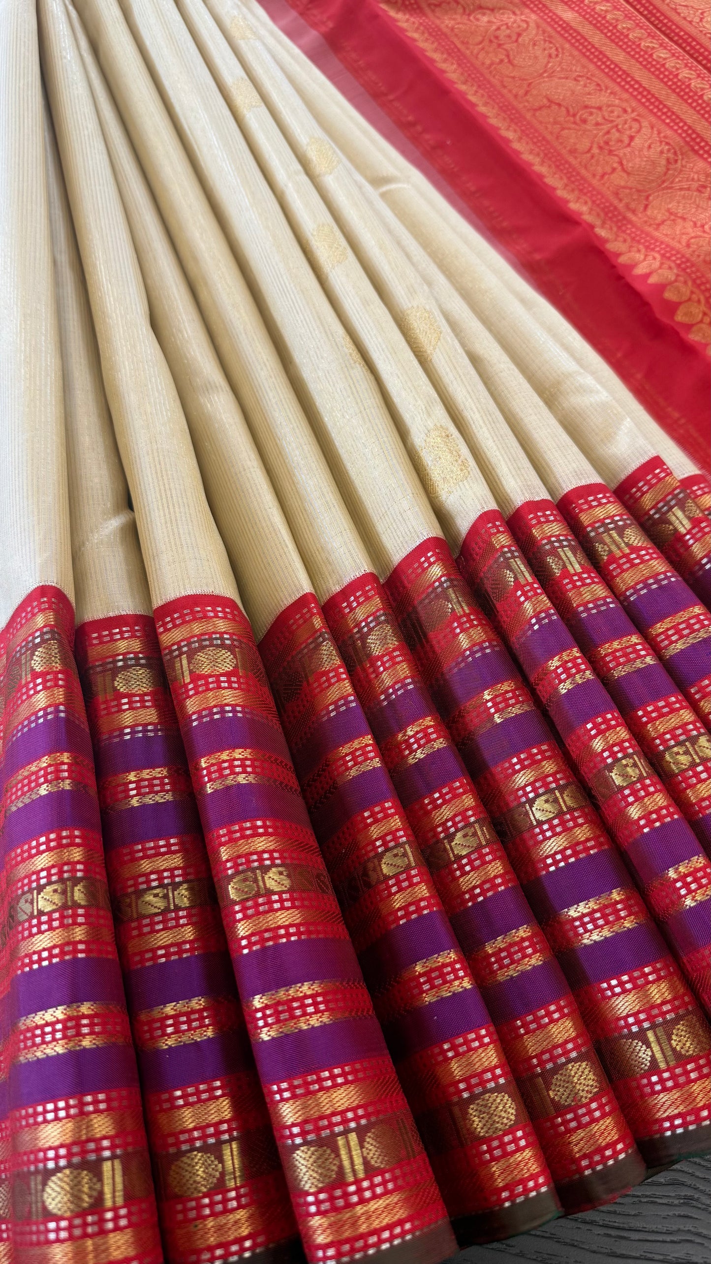 GOLD KORVAI CONTRAST RED BORDER GOLD ZARI HANDLOOM KANICHIPURAM SILK SAREE (KSS62)