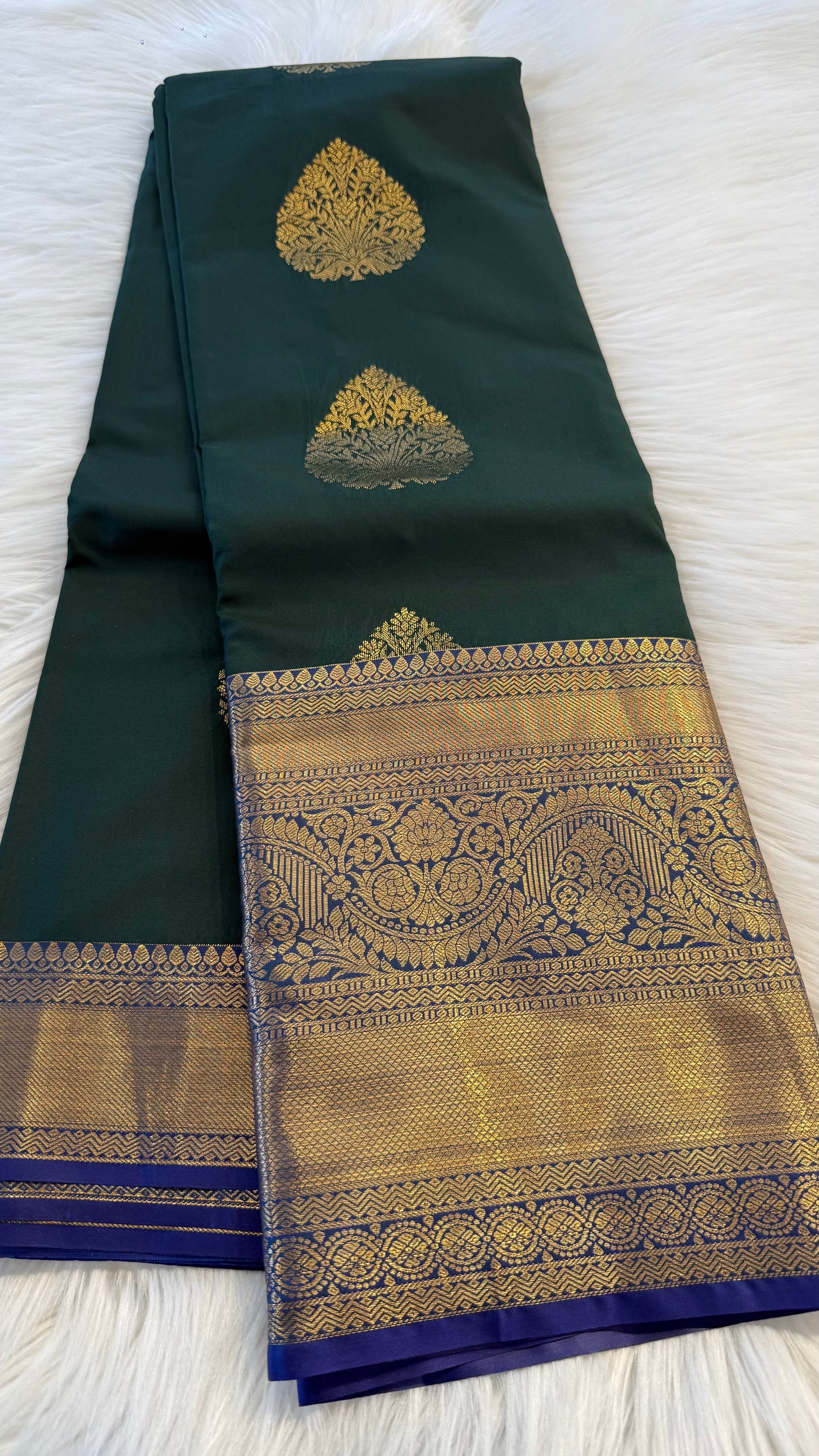 GREEN WITH CONTRAST BLUE SILK KANICHIPURAM SILK SAREE (SSKS48)