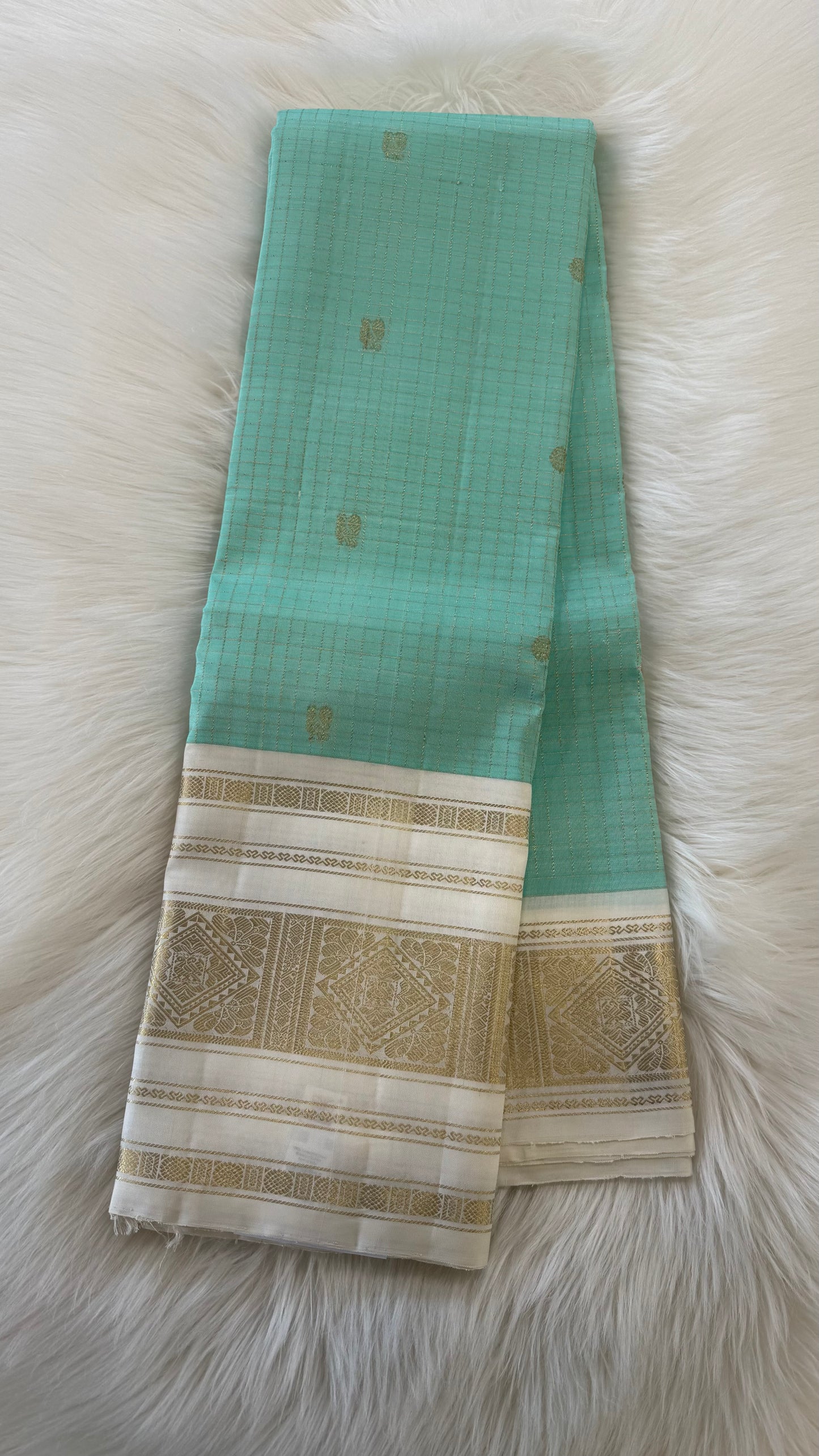 MINT GREEN WITH CONTRAST WHITE GOLD ZARI HANDLOOM KANICHIPURAM SILK SAREE (KSS202)