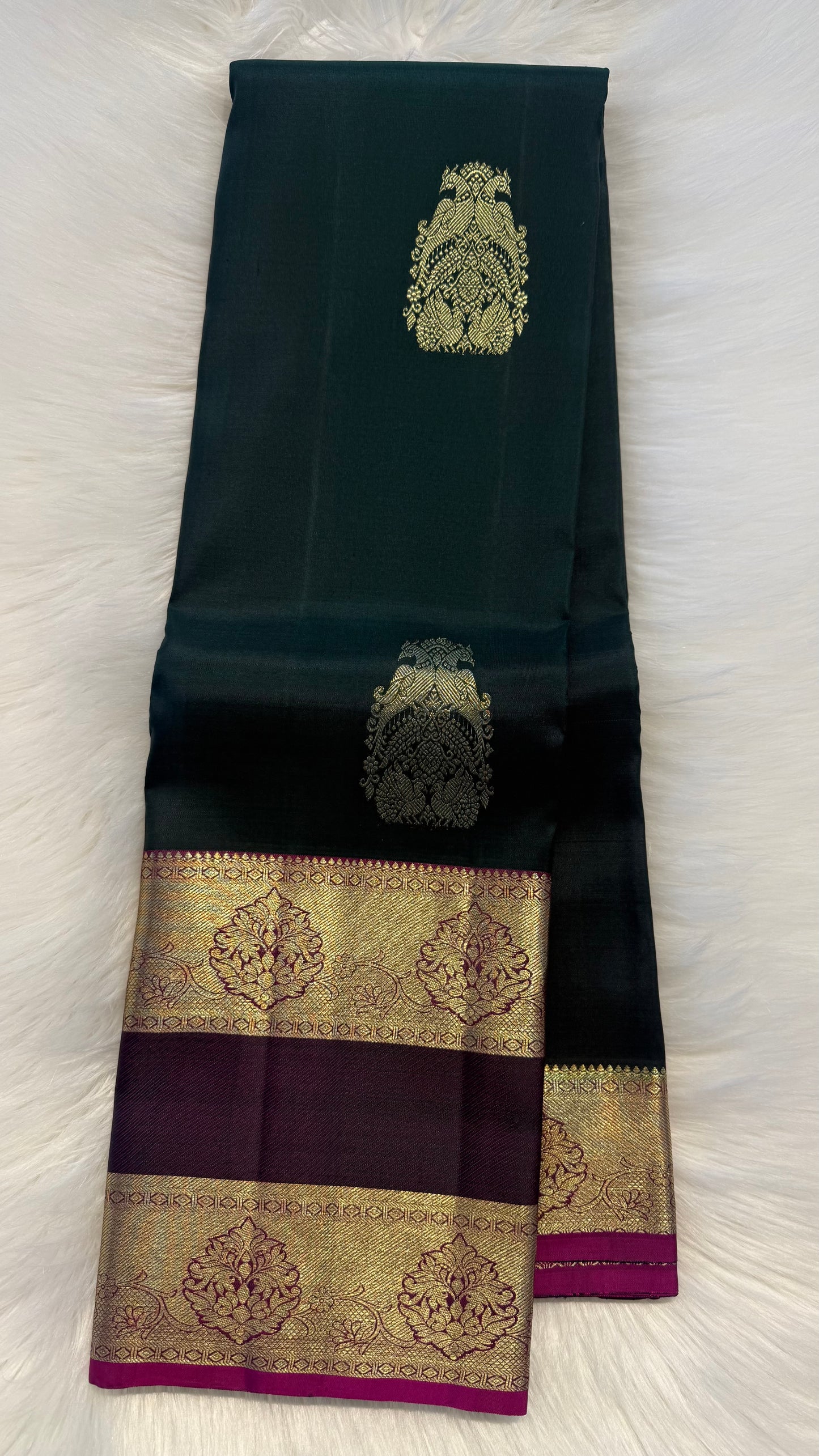DARK GREEN WITH CONTRATS PURPLE GOLD ZARI HANDLOOM KANCHIPURAM SILK SAREE (KSS360)