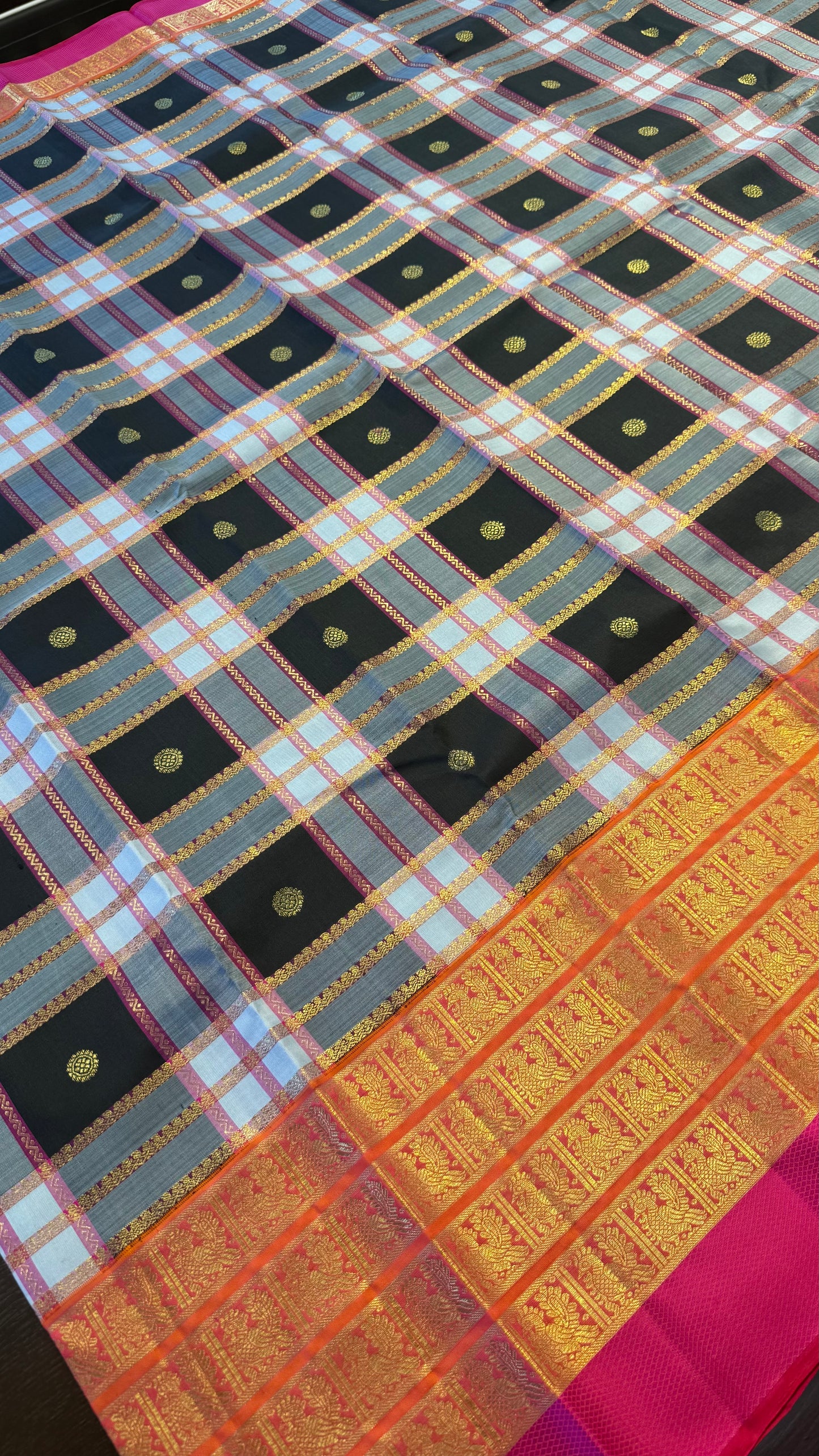 BLACK AND WHITE CHECKED WITH CONTRAST KANAKAMBARAM PINK GOLD ZARI HANDLOOM KANICHIPURAM SILK SAREE (KSS281)
