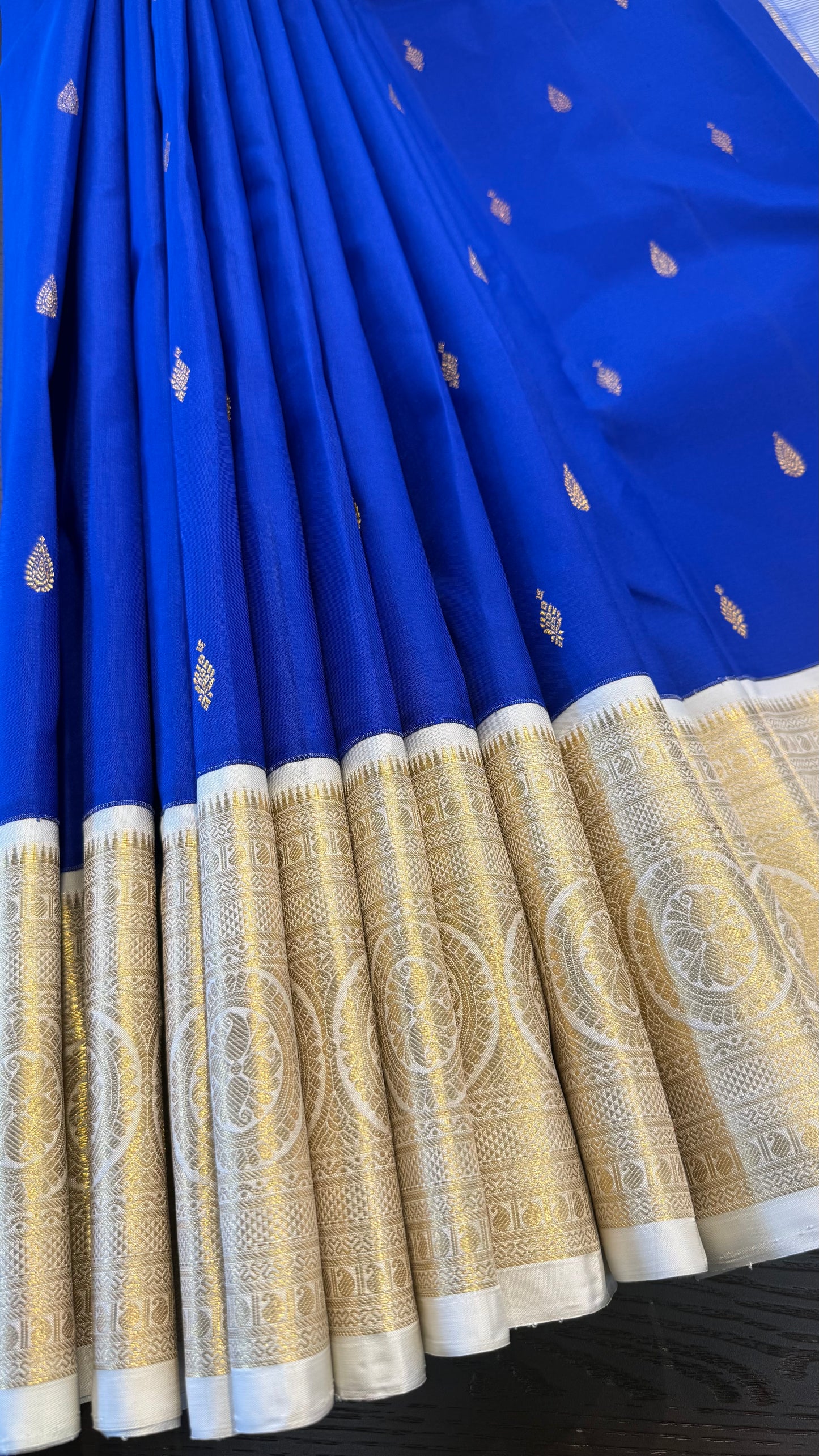 ROYAL BLUE CONTRAST WITH OFF WHITE GOLD ZARI HANDLOOM KANCHIPURAM SILK SAREE (KSS467)