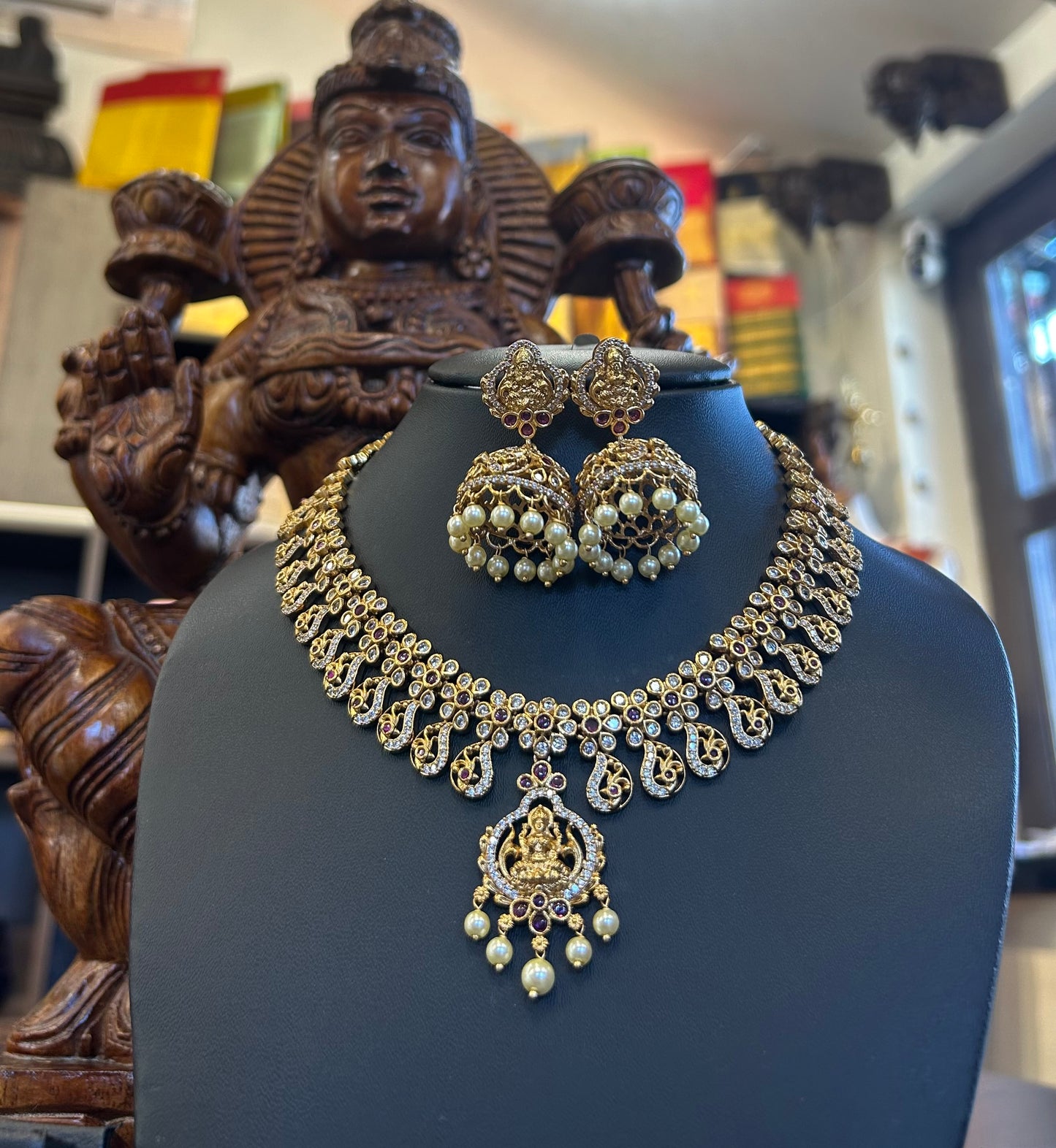 Ananya Short Chocker Set