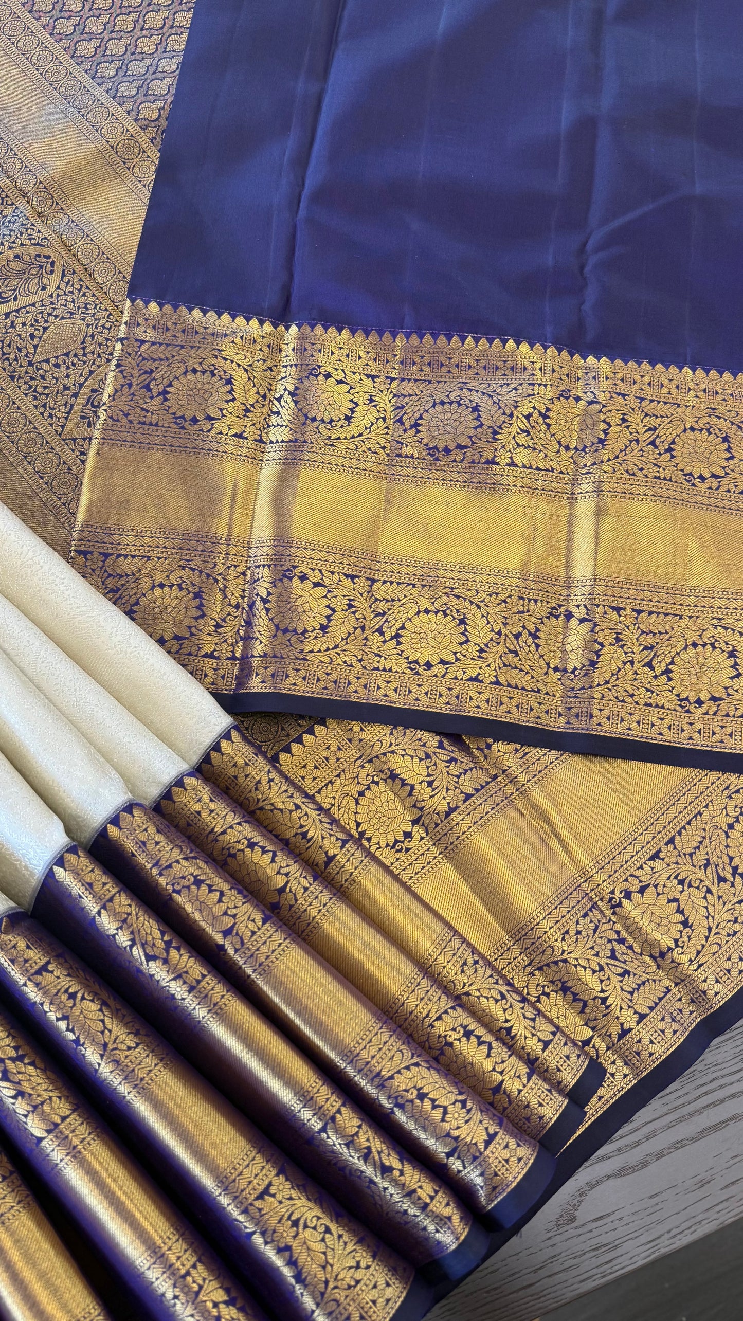 BRIDAL WHITE SILVER ZARI WITH CONTRAST INDIGO HANDLOOM KANICHIPURAM SILK SAREE (KSS136)