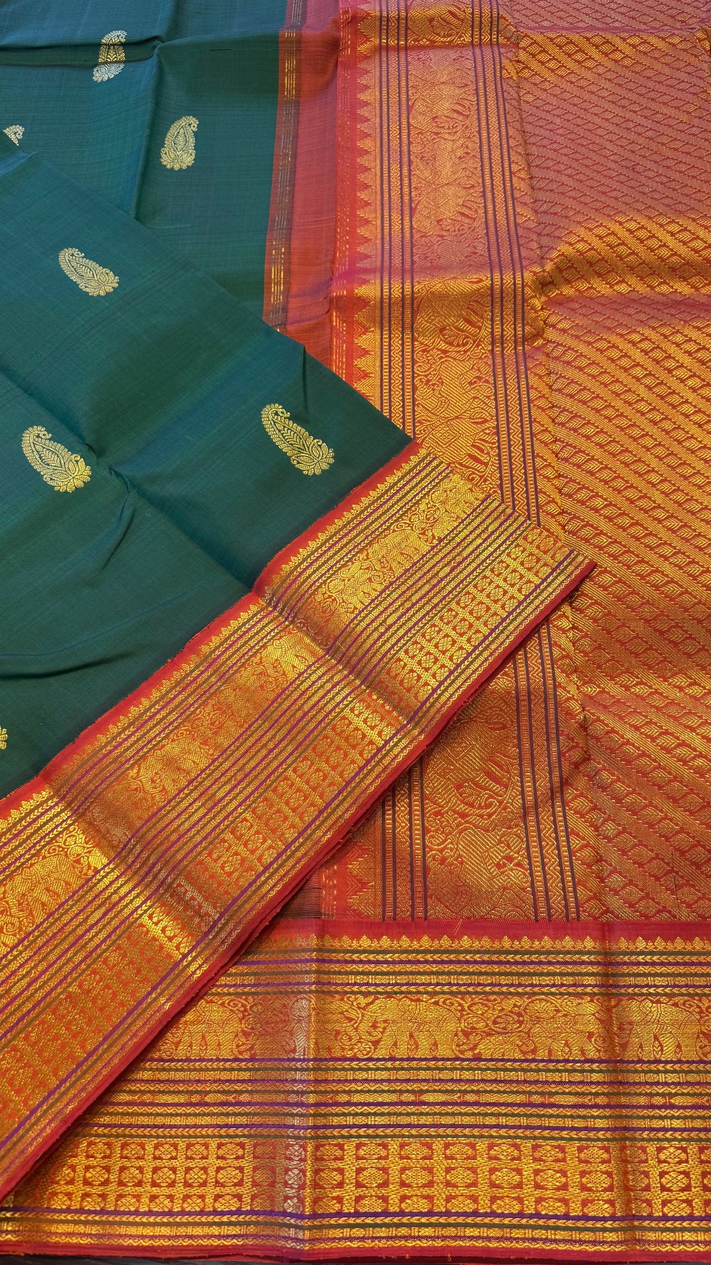 BOTTLE GREEN WITH CONTRAST KANAKABARAM GOLD ZARI HANDLOOM KANICHIPURAM SILK SAREE (KSS476)