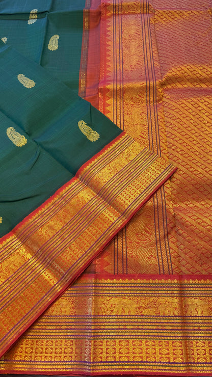 BOTTLE GREEN WITH CONTRAST KANAKABARAM GOLD ZARI HANDLOOM KANICHIPURAM SILK SAREE (KSS476)