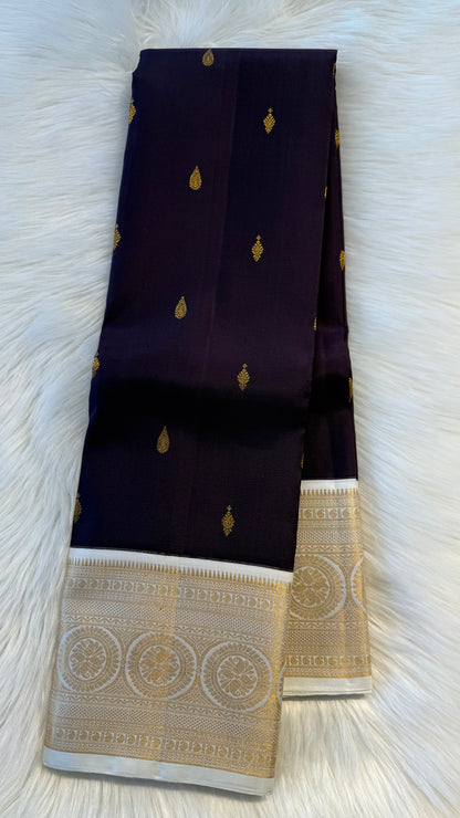 PLUM WITH CONTRAST OFFWHITE GOLD ZARI HANDLOOM KANCHIPURAM SILK SAREE (KSS302)