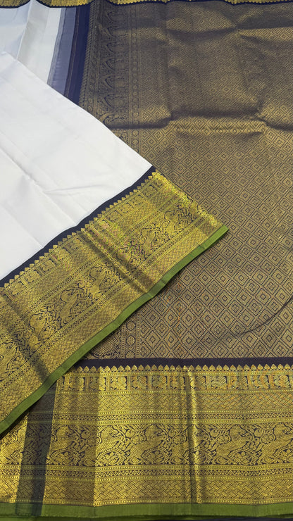 WHITE WITH CONTRAST NAVY BLUE GOLD ZARI HANDLOOM KANICHIPURAM SILK SAREE (KSS104)