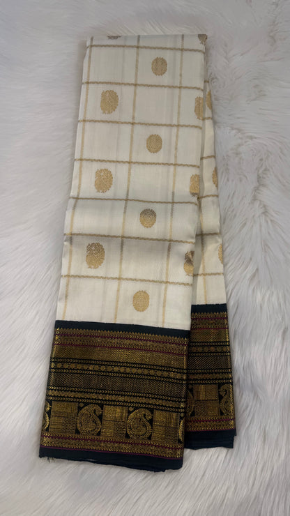 OFF WHITE CHECKED WITH CONTRAST GREEN GOLD ZARI HANDLOOM KANCHIPURAM SILK SAREE (KSS471)