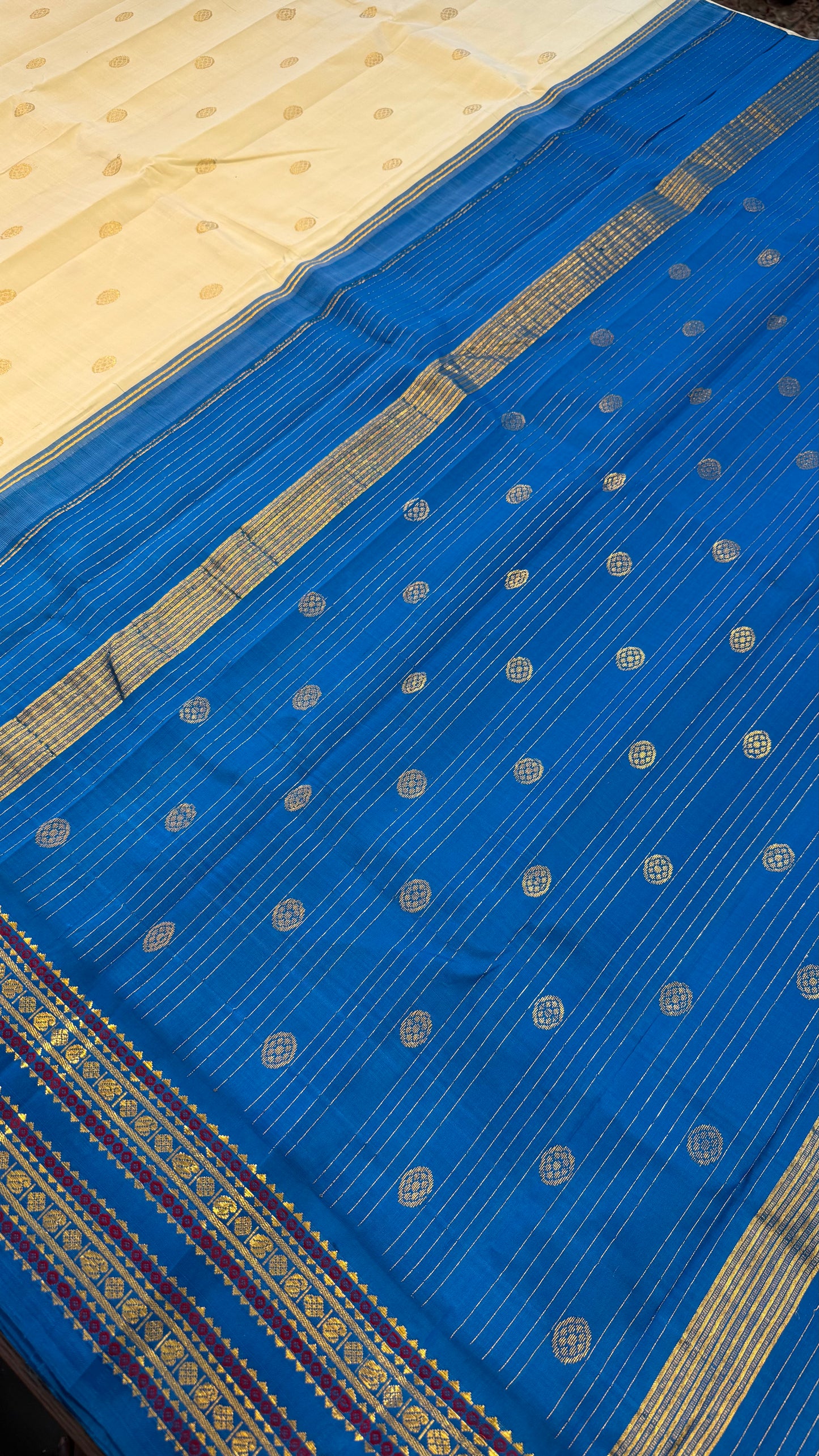 CREAM WITH CONTRAST BLUE PURE HANDLOOM KANCHIPURAM SINGLE SIDE BORDER SILK SAREE (KSSB32)