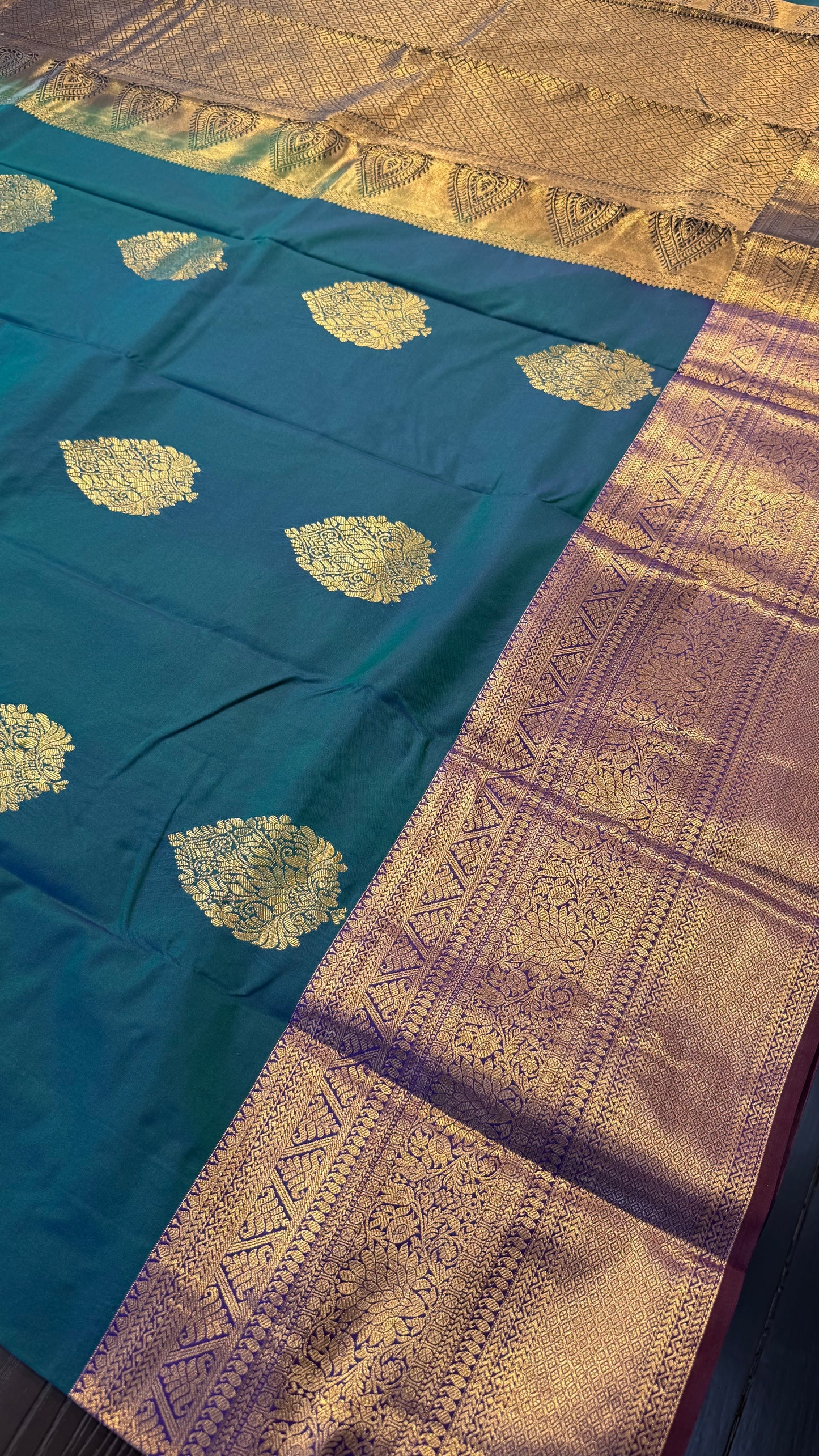 PEACOCK GREEN WITH CONTRAST PURPLE SILK KANICHIPURAM SILK SAREE (SSKS50)