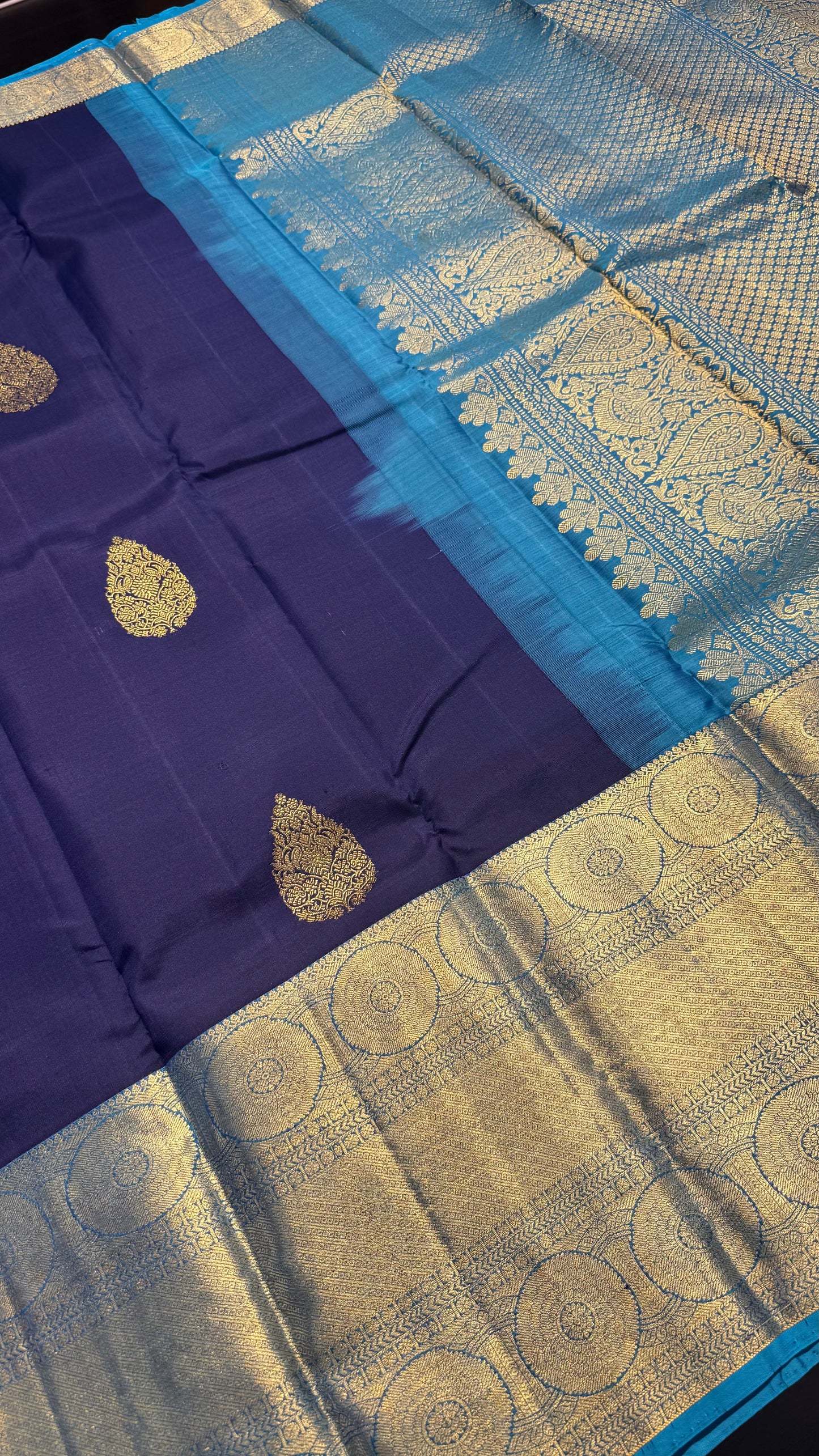 NAVY BLUE WITH CONTRAST SKY BLUE GOLD ZARI HANDLOOM KANCHIPURAM SILK SAREE (KSS412)