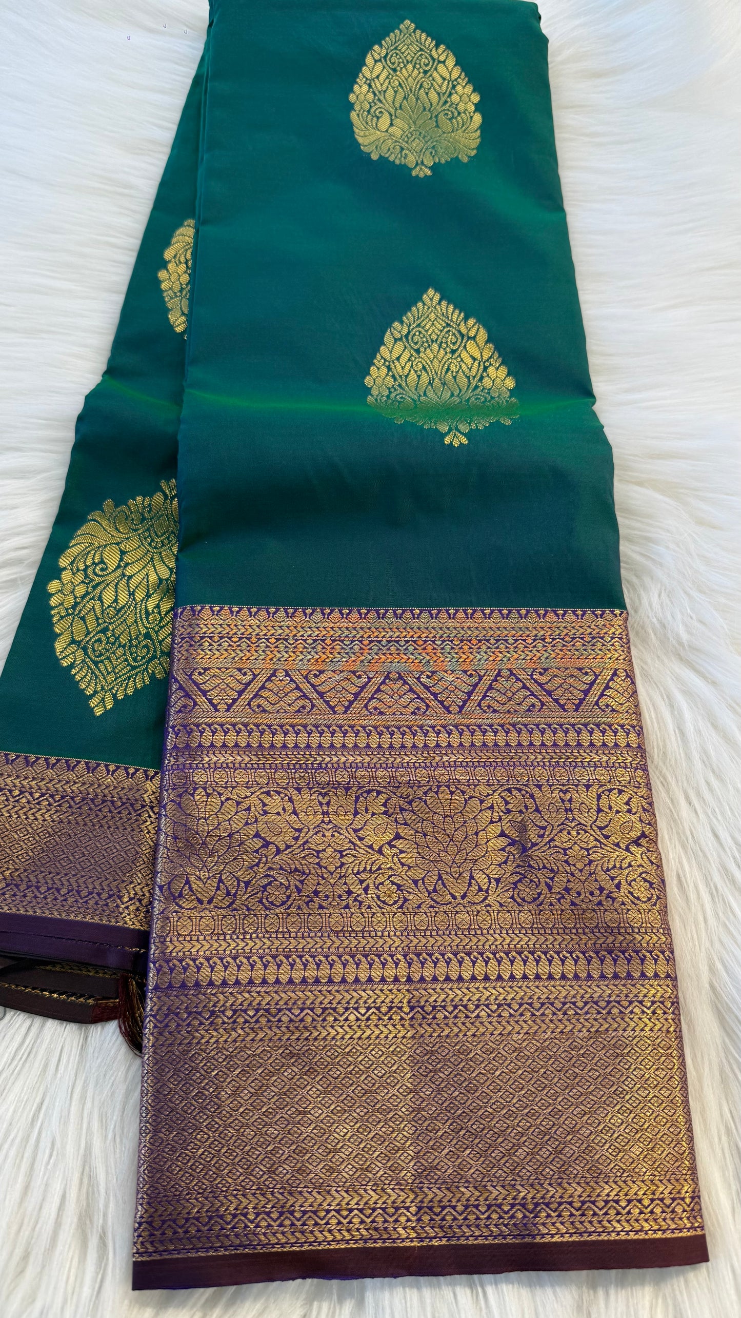 PEACOCK GREEN WITH CONTRAST PURPLE SILK KANICHIPURAM SILK SAREE (SSKS50)