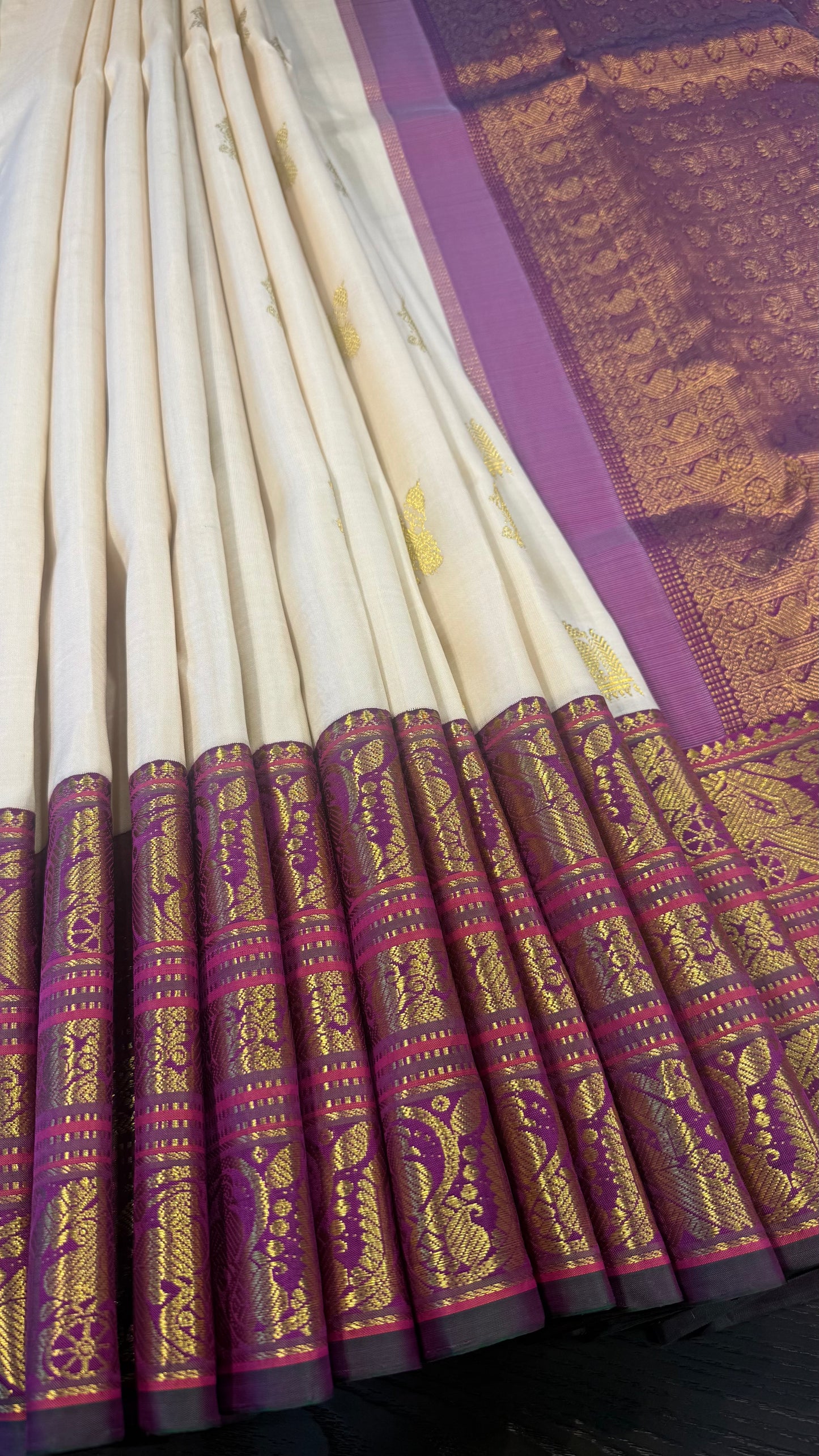 CREAM WITH CONTRAST PURPLE GOLD ZARI HANDLOOM KANCHIPURAM SILK SAREE (KSS462)