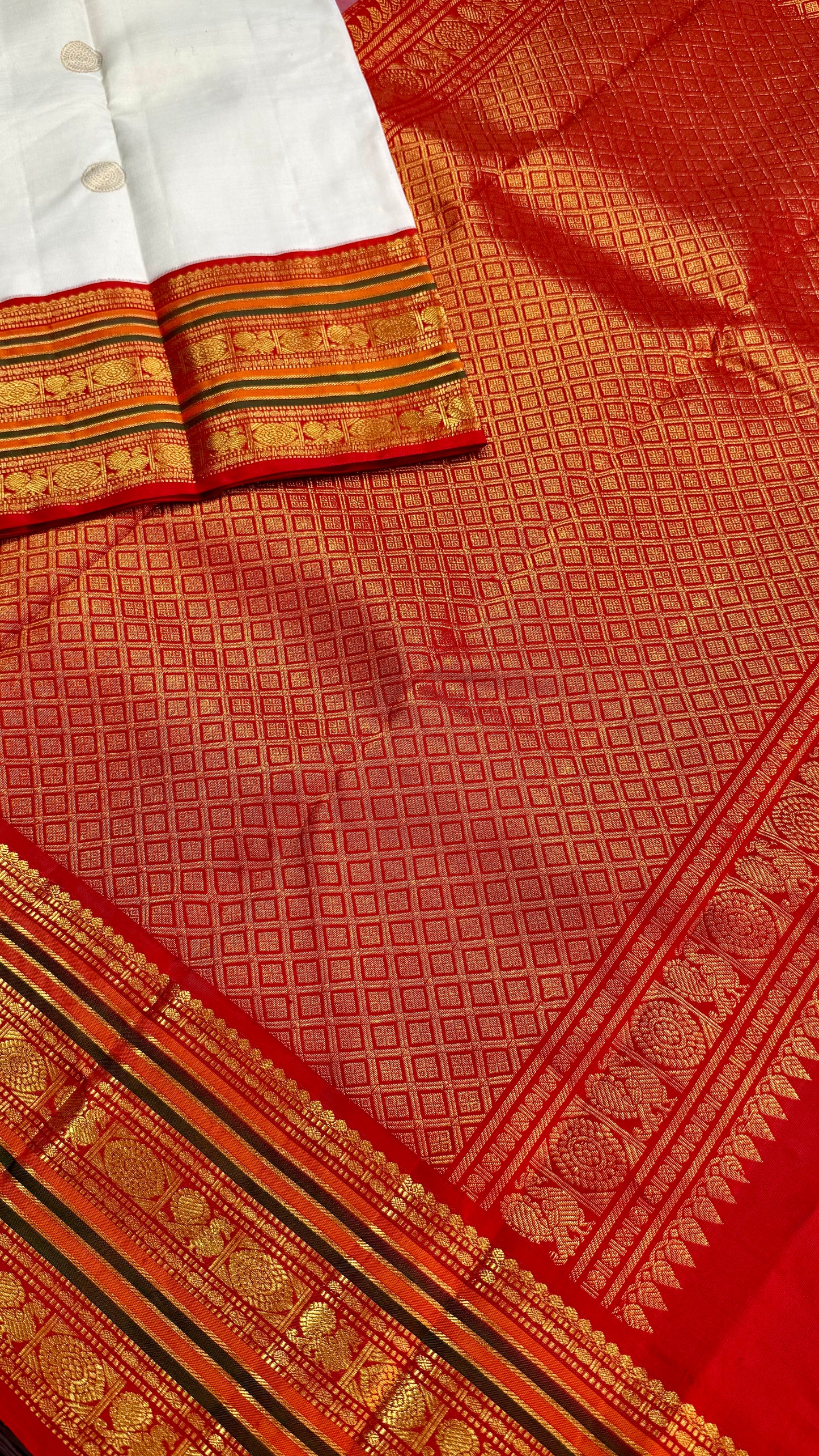 CLASSIC WHITE & RED PURE KANCHIPURAM HANDLOOM SILK SAREE (KSS701)