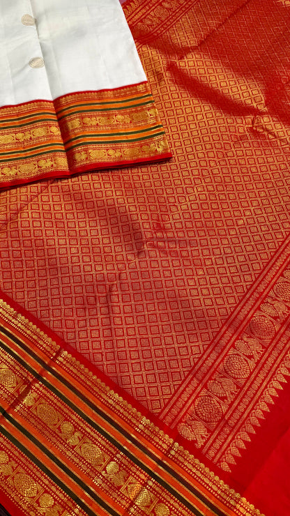 CLASSIC WHITE & RED PURE KANCHIPURAM HANDLOOM SILK SAREE (KSS701)