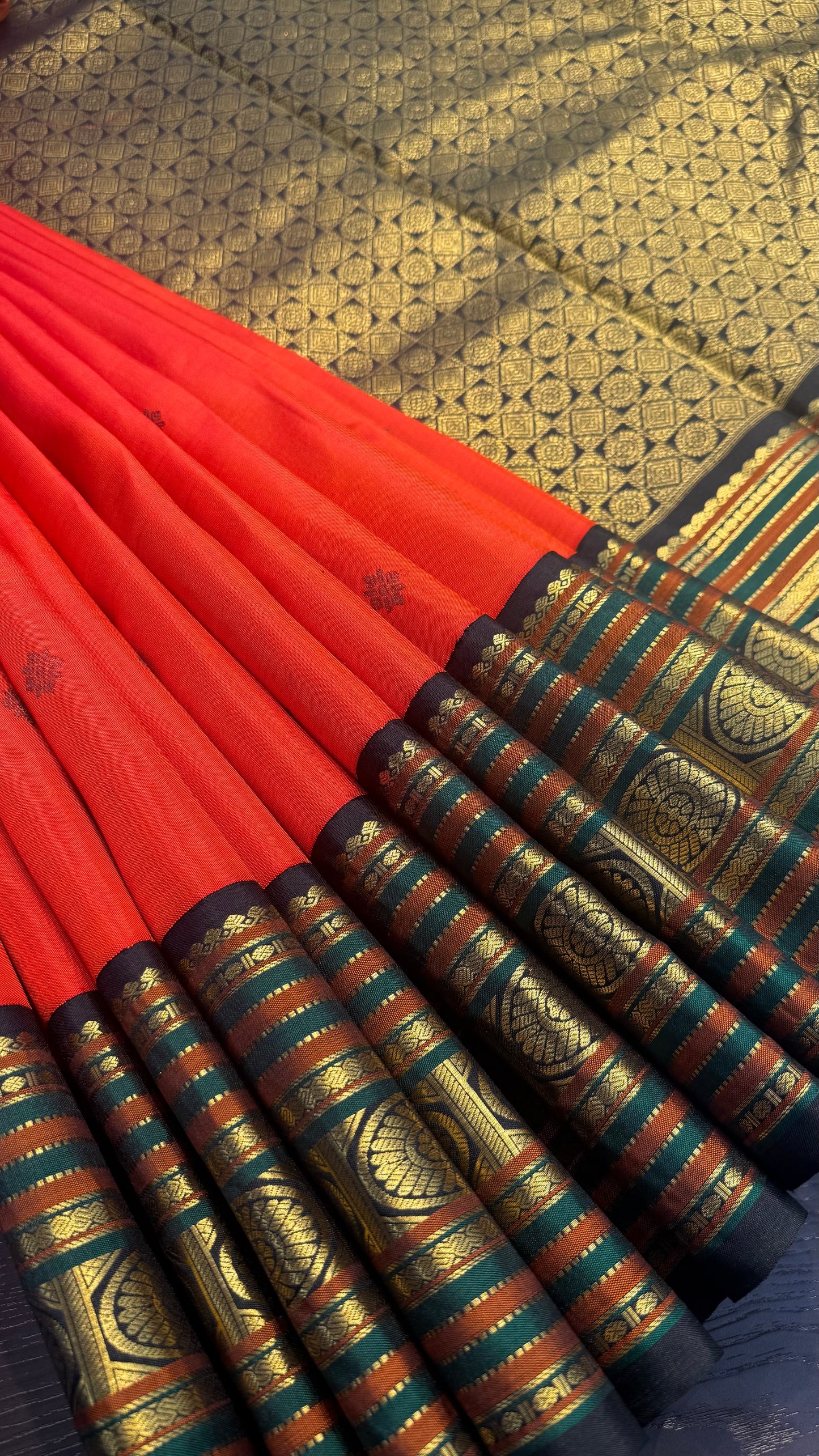 RED ORANGE WITH CONTRAST BLACK GOLD ZARI HANDLOOM KANICHIPURAM SILK SAREE (KSS140)