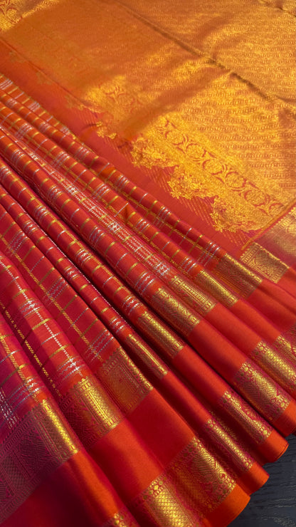 DUAL TONE ORANGE CHECKED GOLD ZARI HANDLOOM KANICHIPURAM SILK SAREE (KSS112)