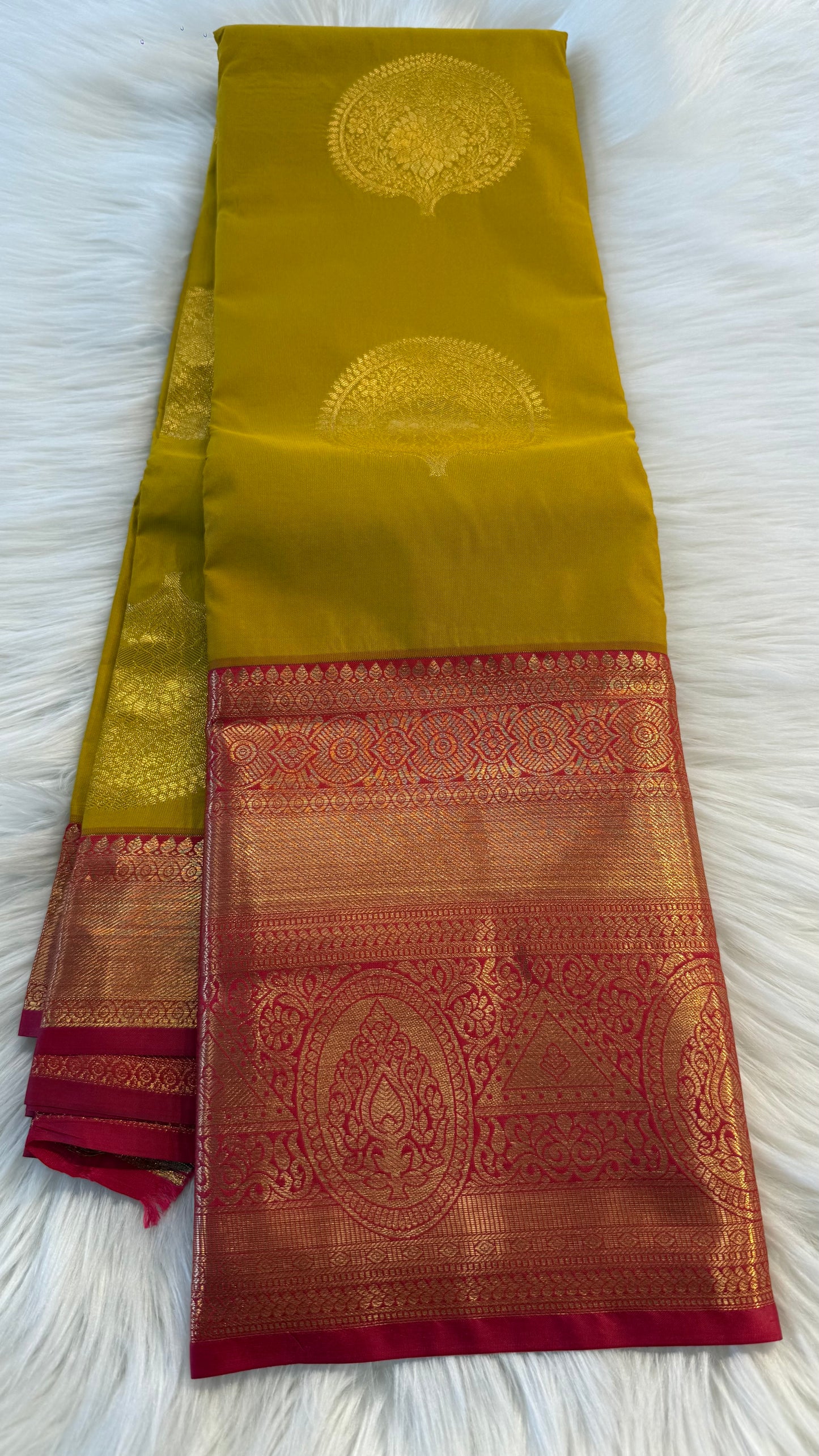 OLIVE WITH CONTRAST REDSILK KANICHIPURAM SILK SAREE (SSKS43)