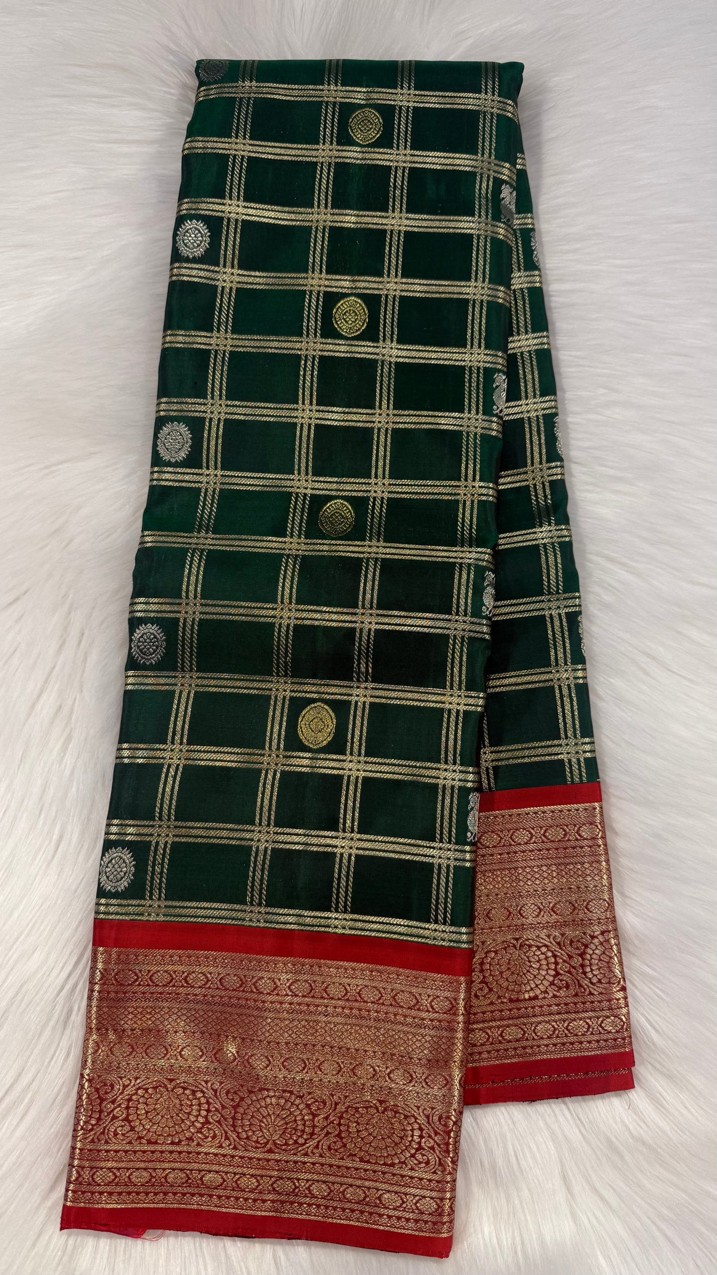 GREEN WITH RED TRADITIONAL CHECKED HANDLOOM KANCHIPURAM SILK SAREE (KSS297)