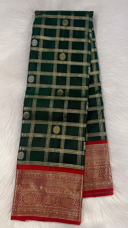 GREEN WITH RED TRADITIONAL CHECKED HANDLOOM KANCHIPURAM SILK SAREE (KSS297)