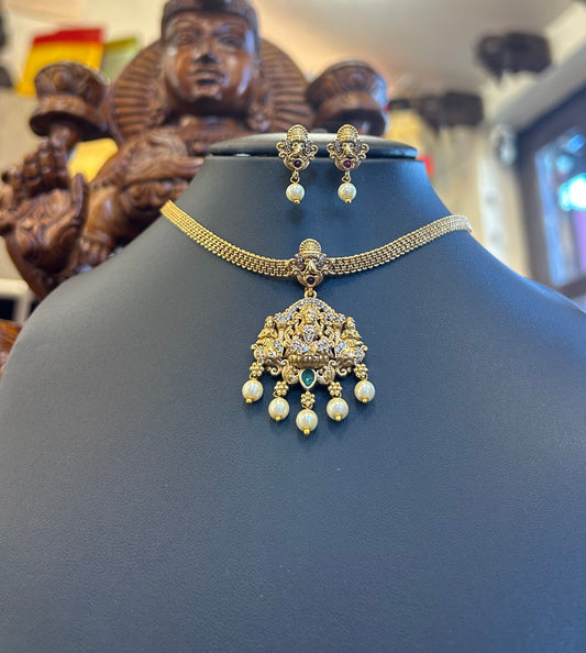 Haniya Short Chocker Set