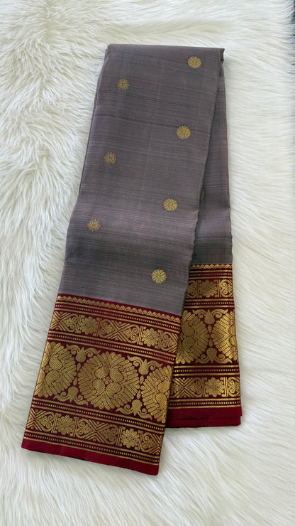 LIGHT GREY WITH CONTRAST DEEP RED GOLD ZARI HANDLOOM KANICHIPURAM SILK SAREE (KSS178)