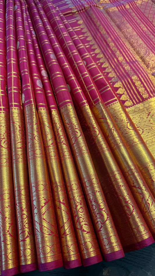 MAGENTA PINK CHECKED GOLD ZARI HANDLOOM KANCHIPURAM SILK SAREE (KSS274)