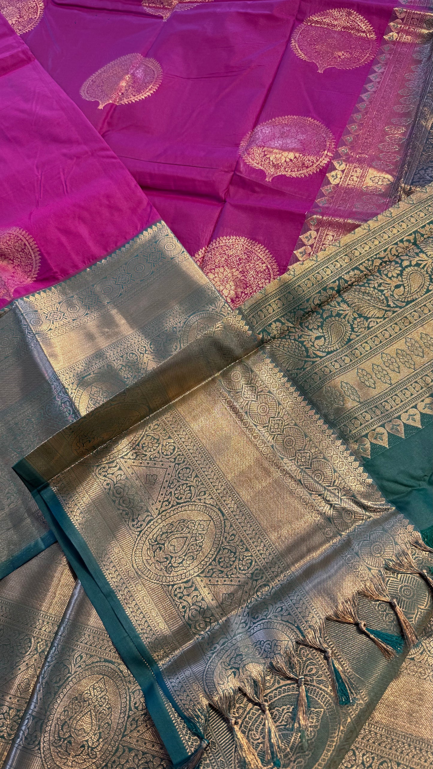 MAGENTA WITH CONTRAST GREEN SILK KANICHIPURAM SILK SAREE (SSKS56)